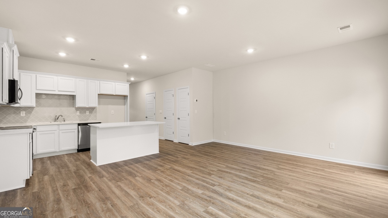 208 Kenmore Circle Property Photo 12