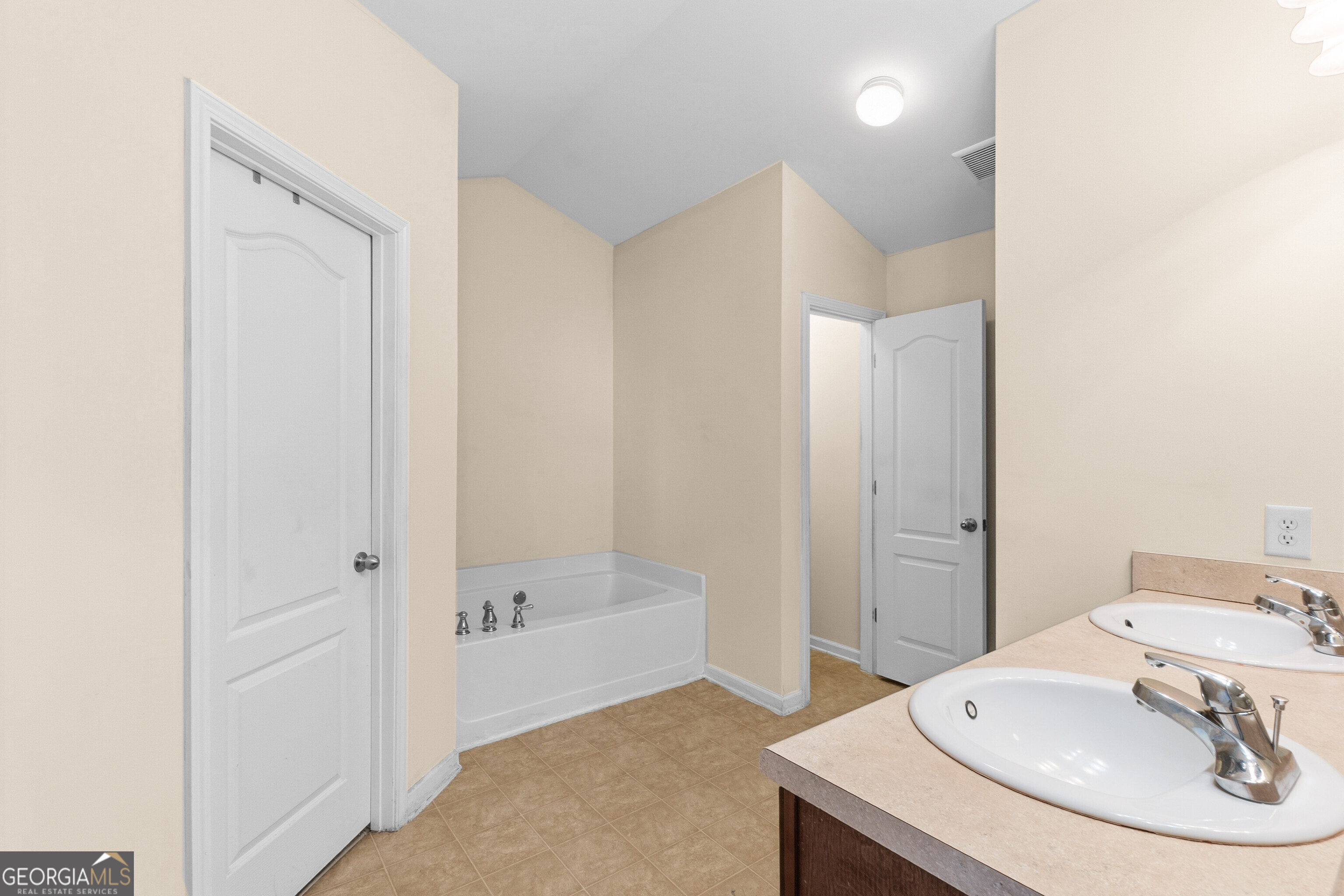 102 Steeple Court Property Photo 17