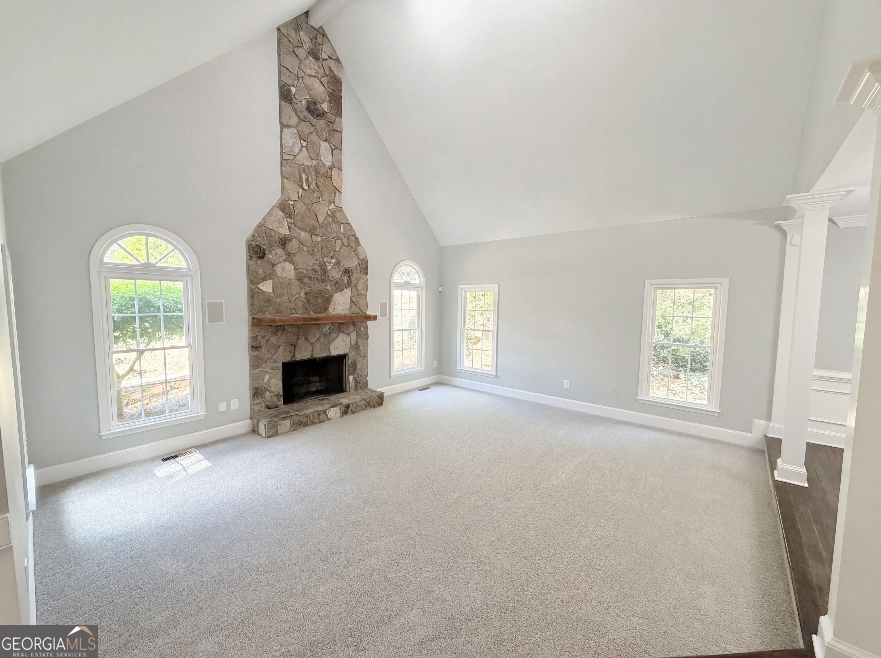 984 Forest Pond Court Property Photo 3