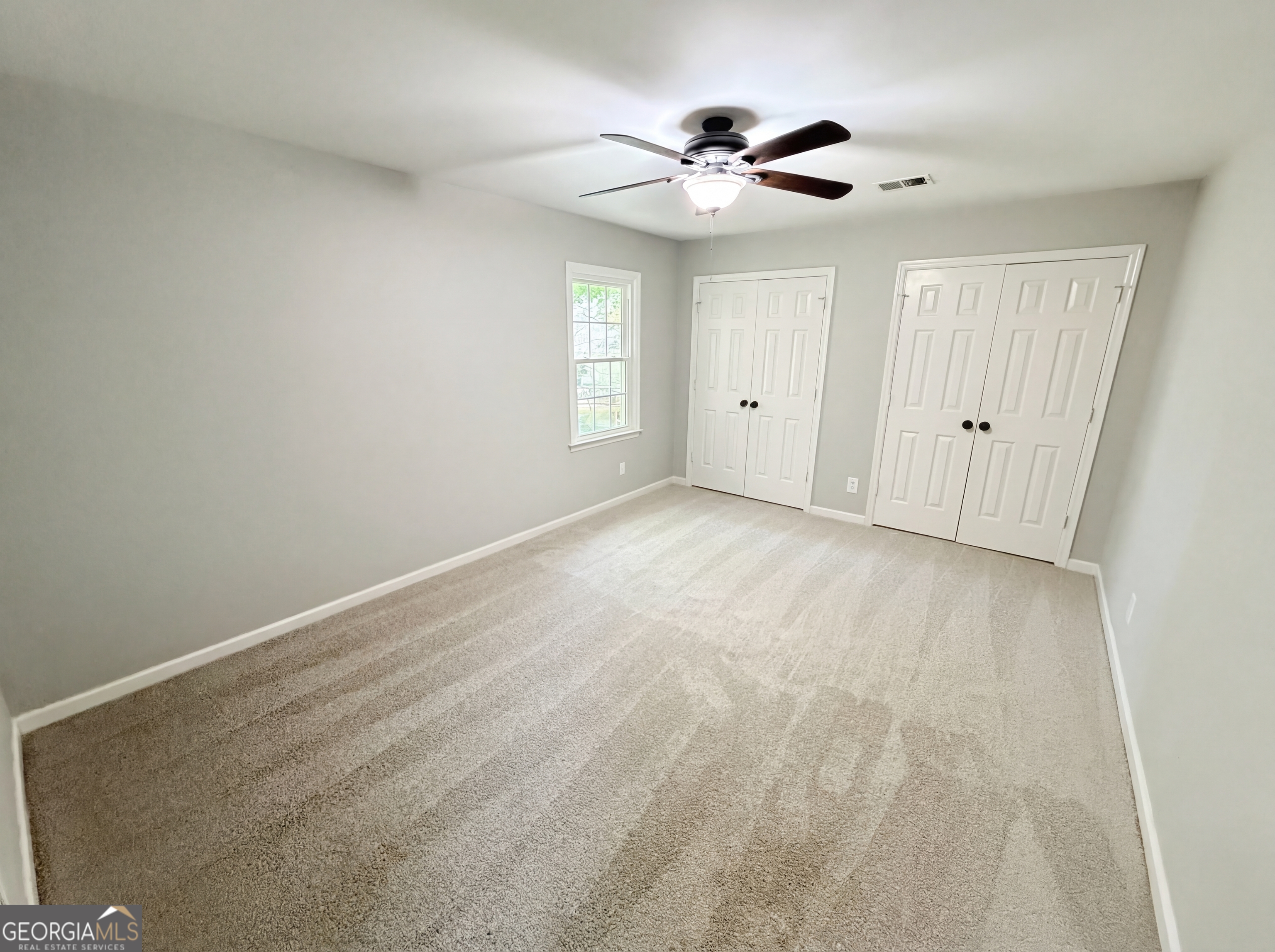 984 Forest Pond Court Property Photo 4