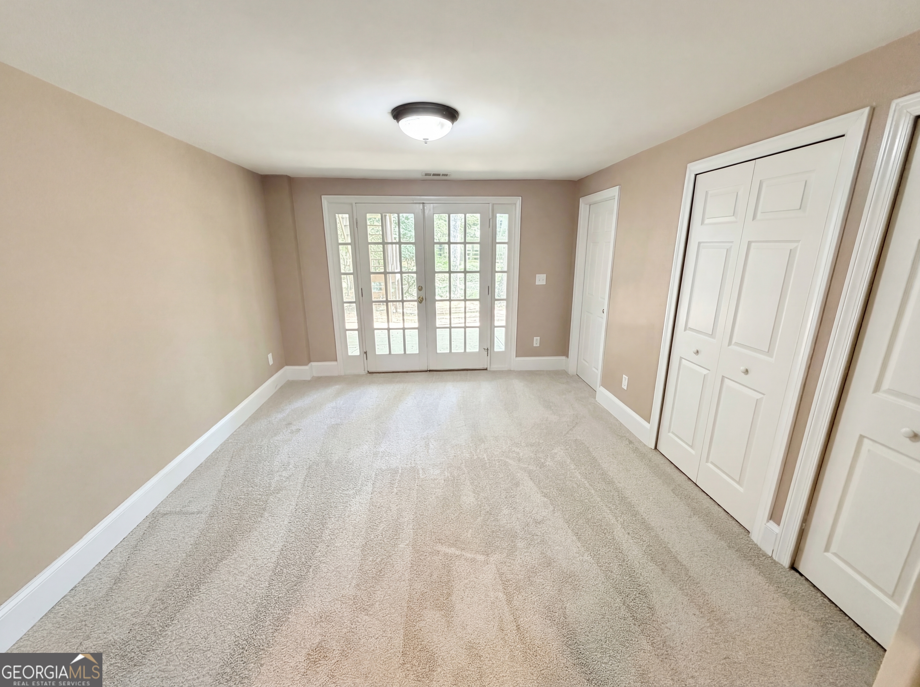 984 Forest Pond Court Property Photo 7
