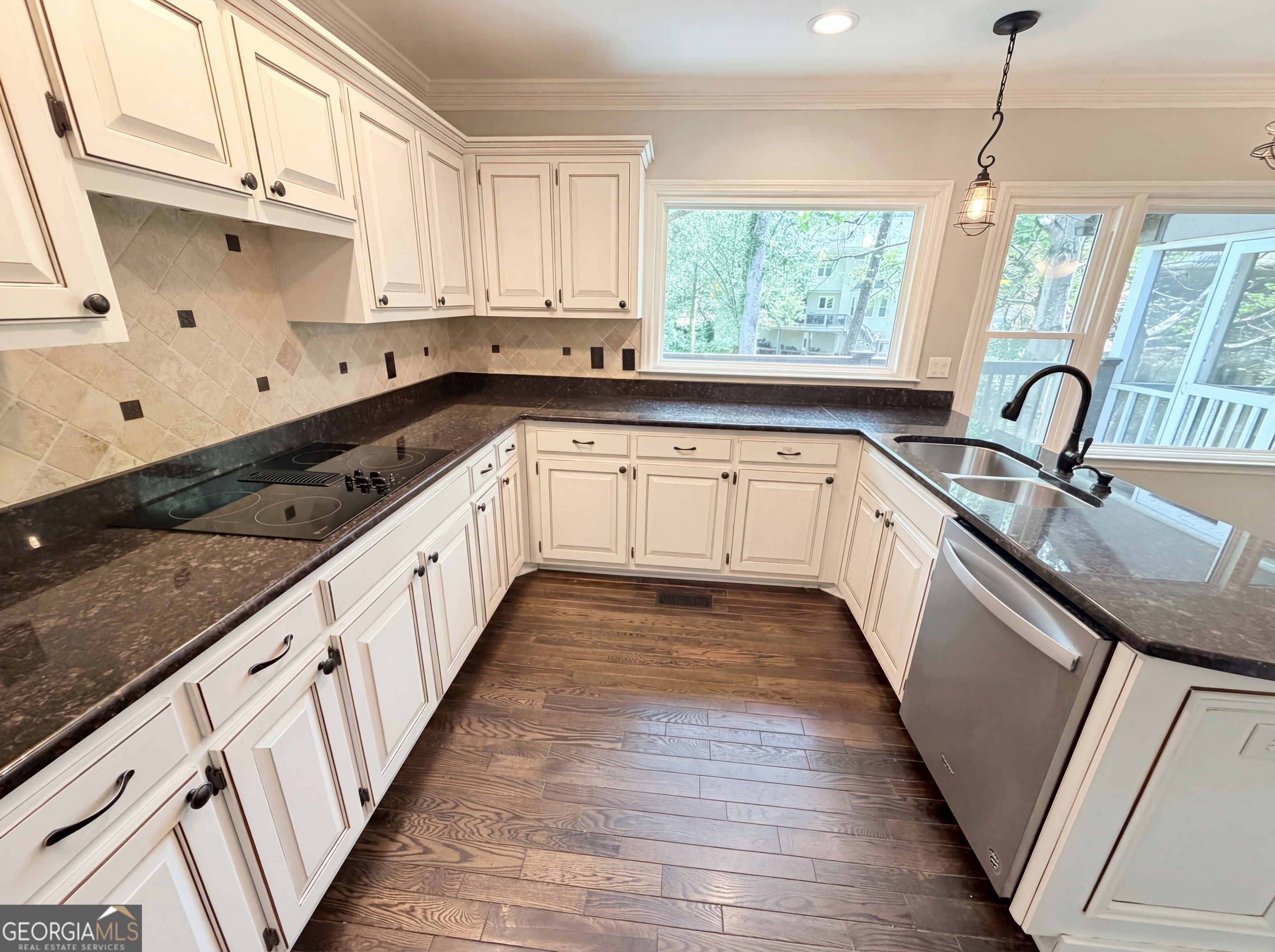 984 Forest Pond Court Property Photo 17