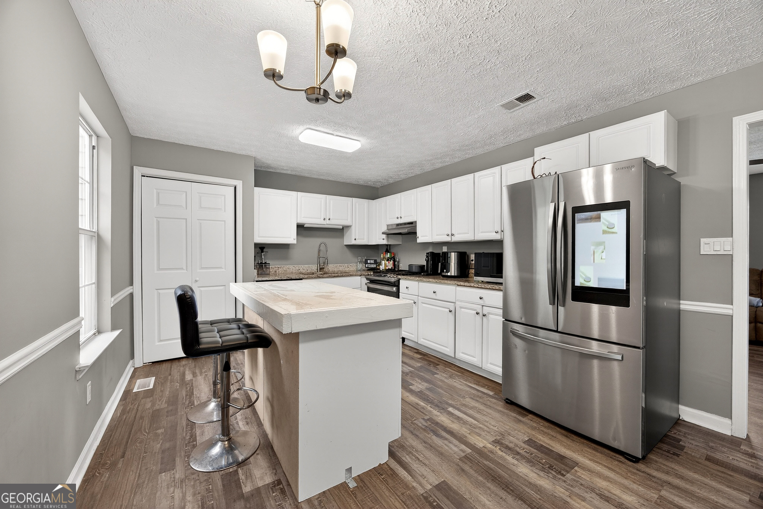 234 Hudson Circle Property Photo 4