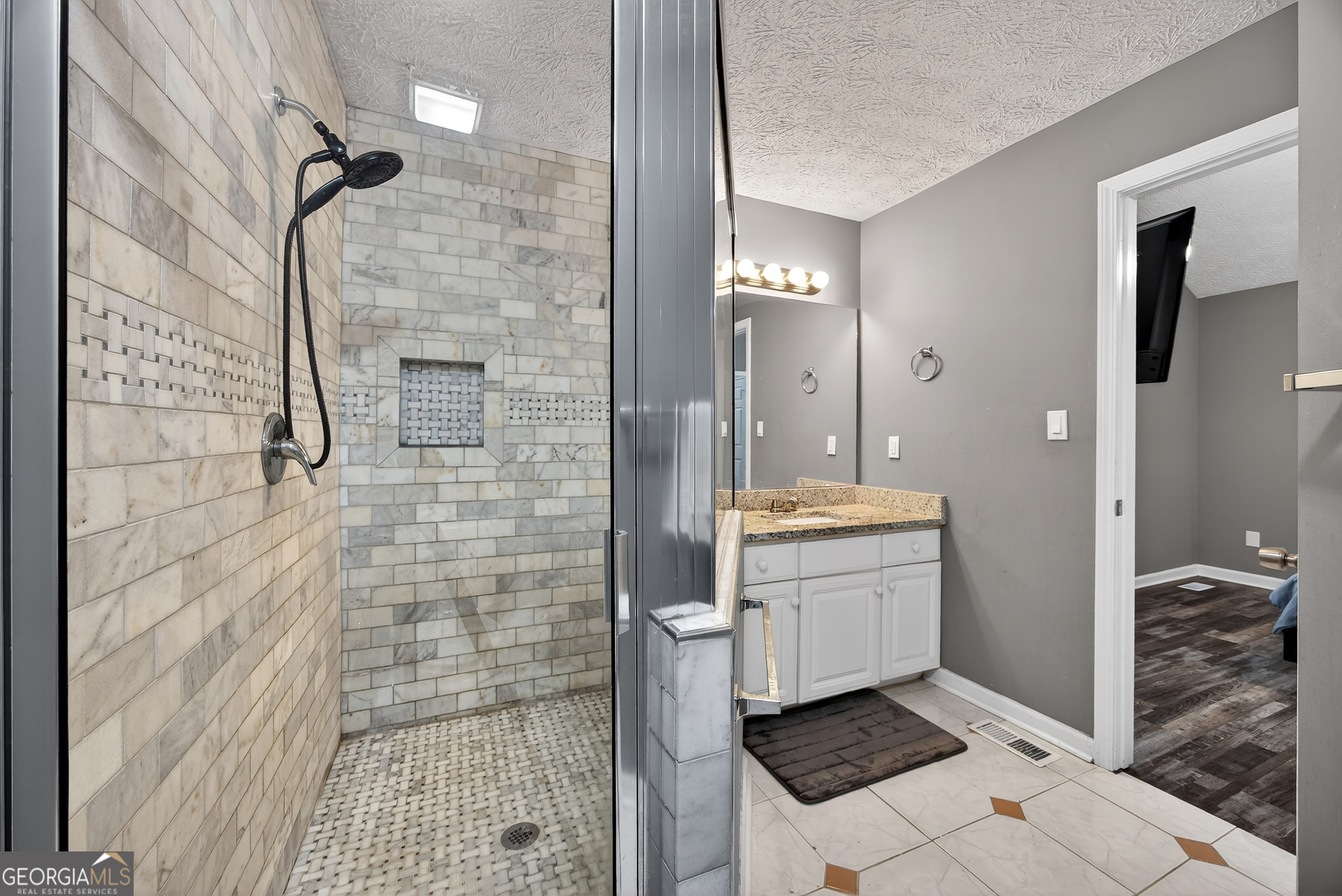 234 Hudson Circle Property Photo 11
