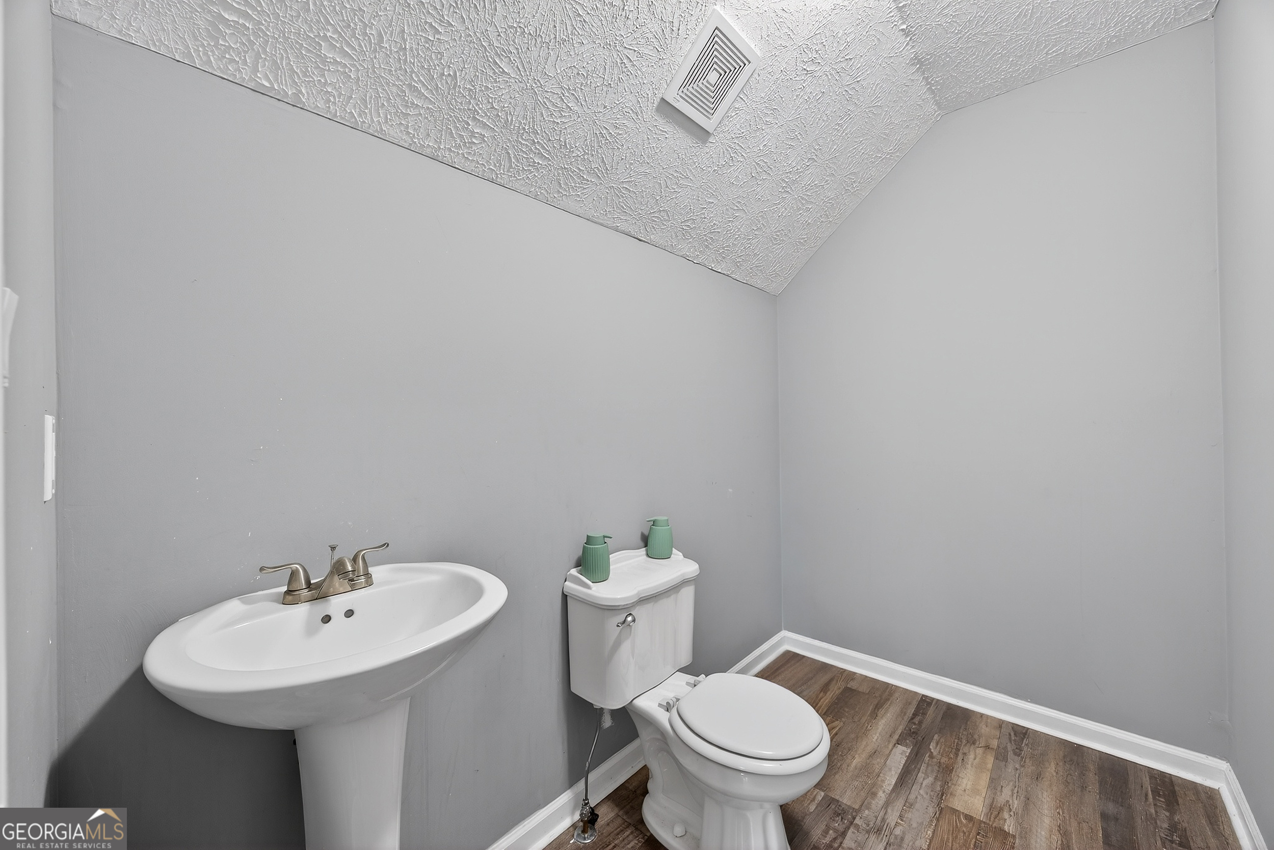 234 Hudson Circle Property Photo 13