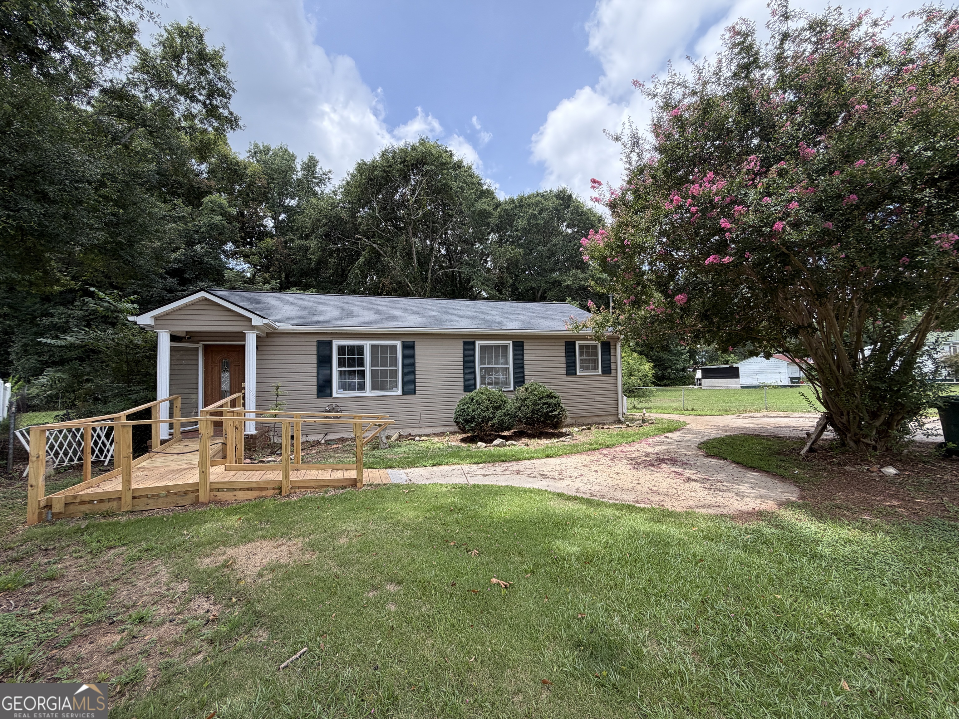 230 Glendale Drive Property Photo 2