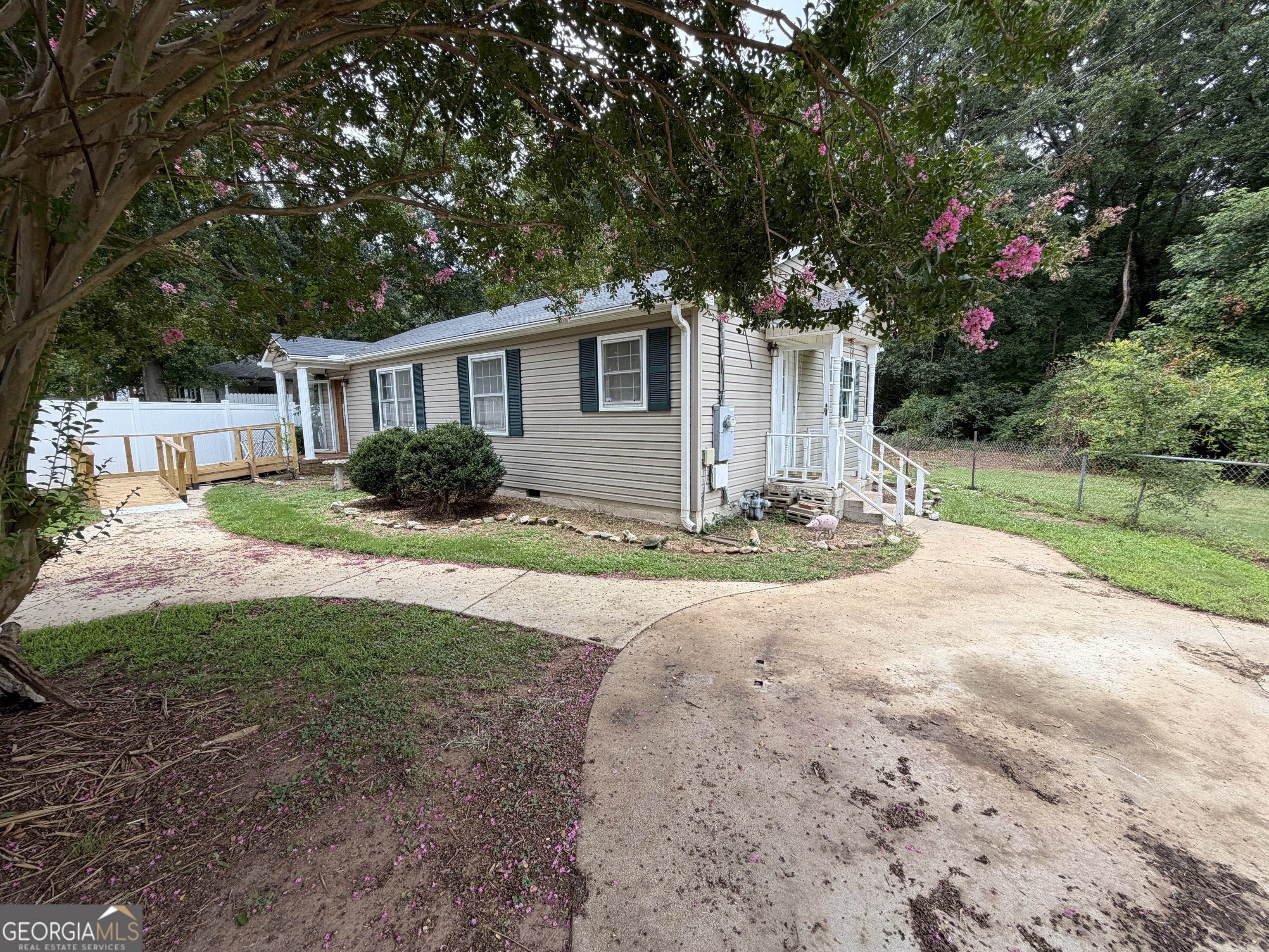 230 Glendale Drive Property Photo 3