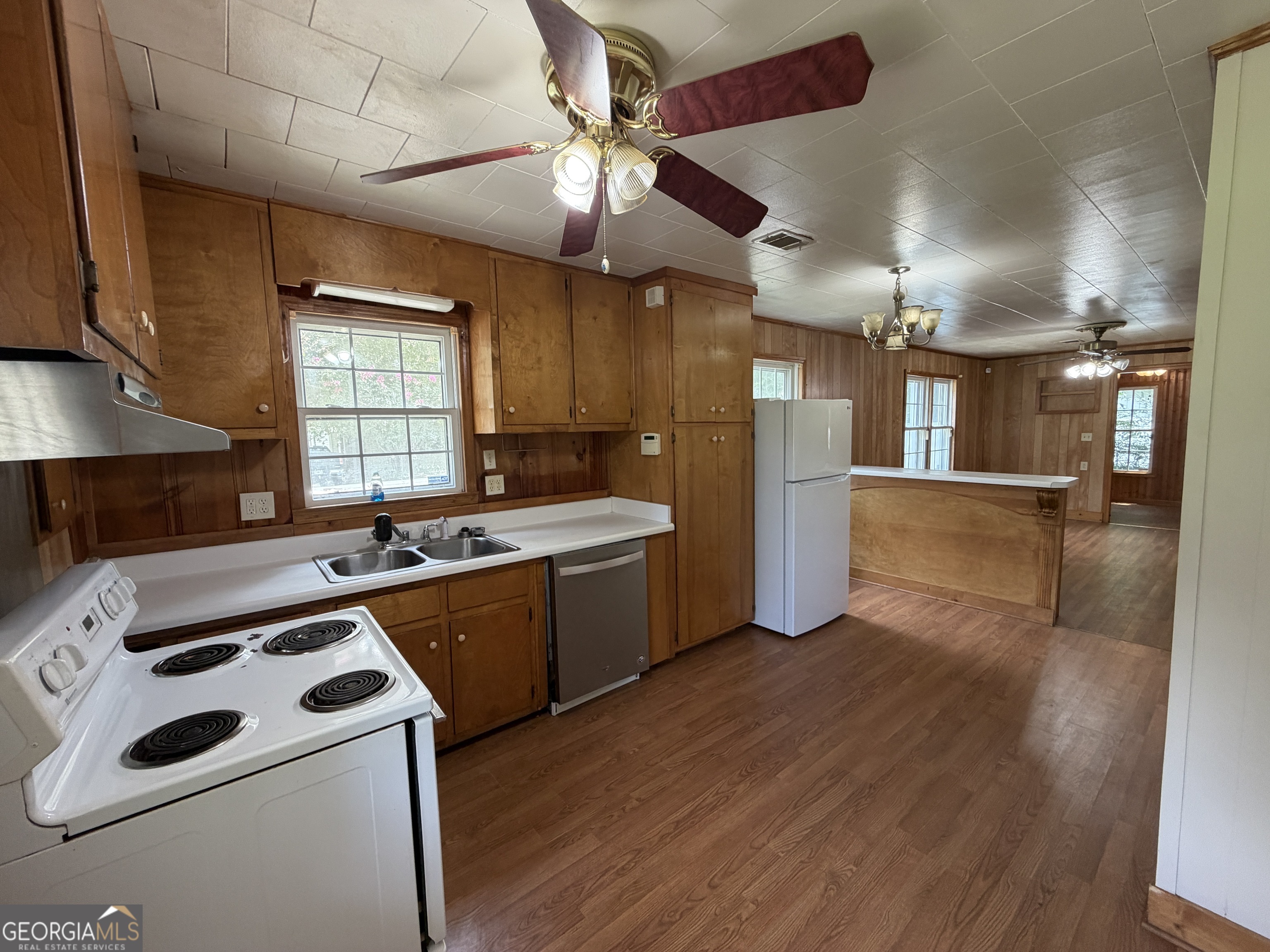 230 Glendale Drive Property Photo 4