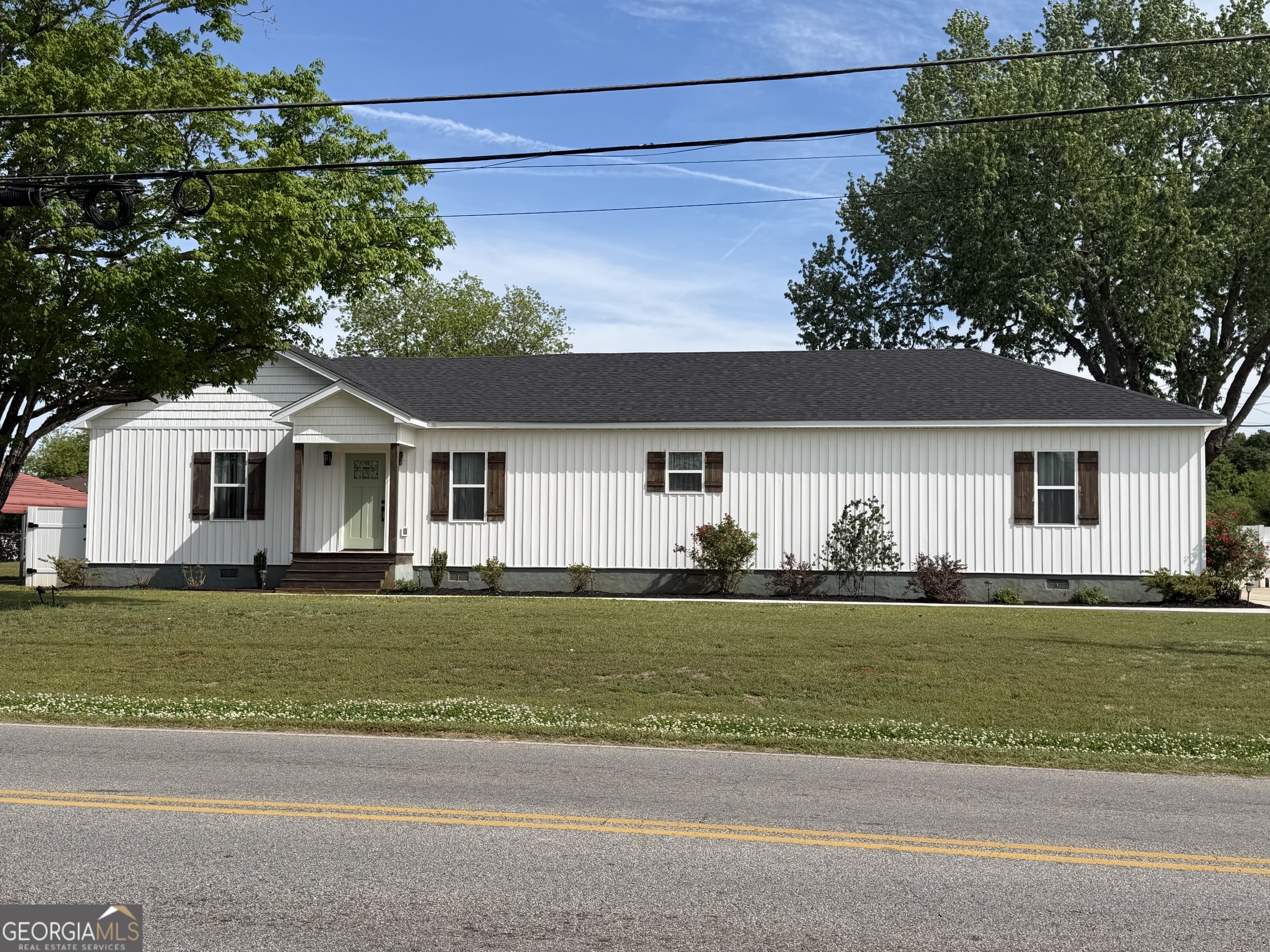 202 E County Road Property Photo 1