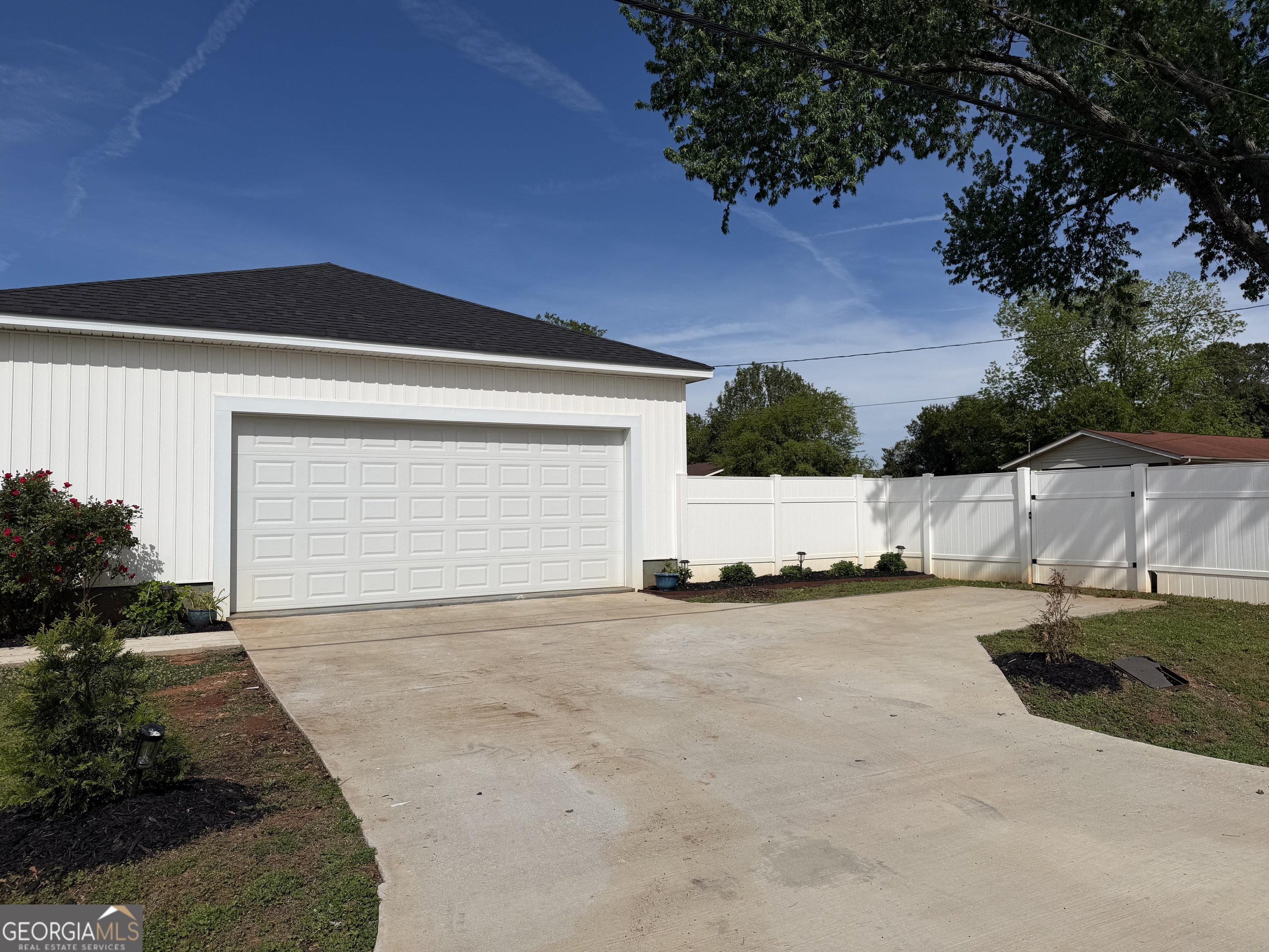 202 E County Road Property Photo 2