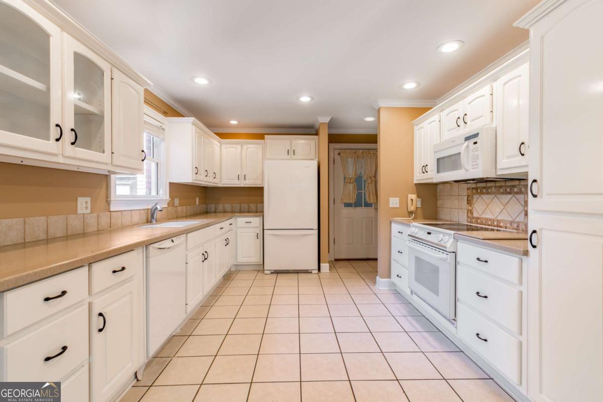 6628 Windvane Point Property Photo 12