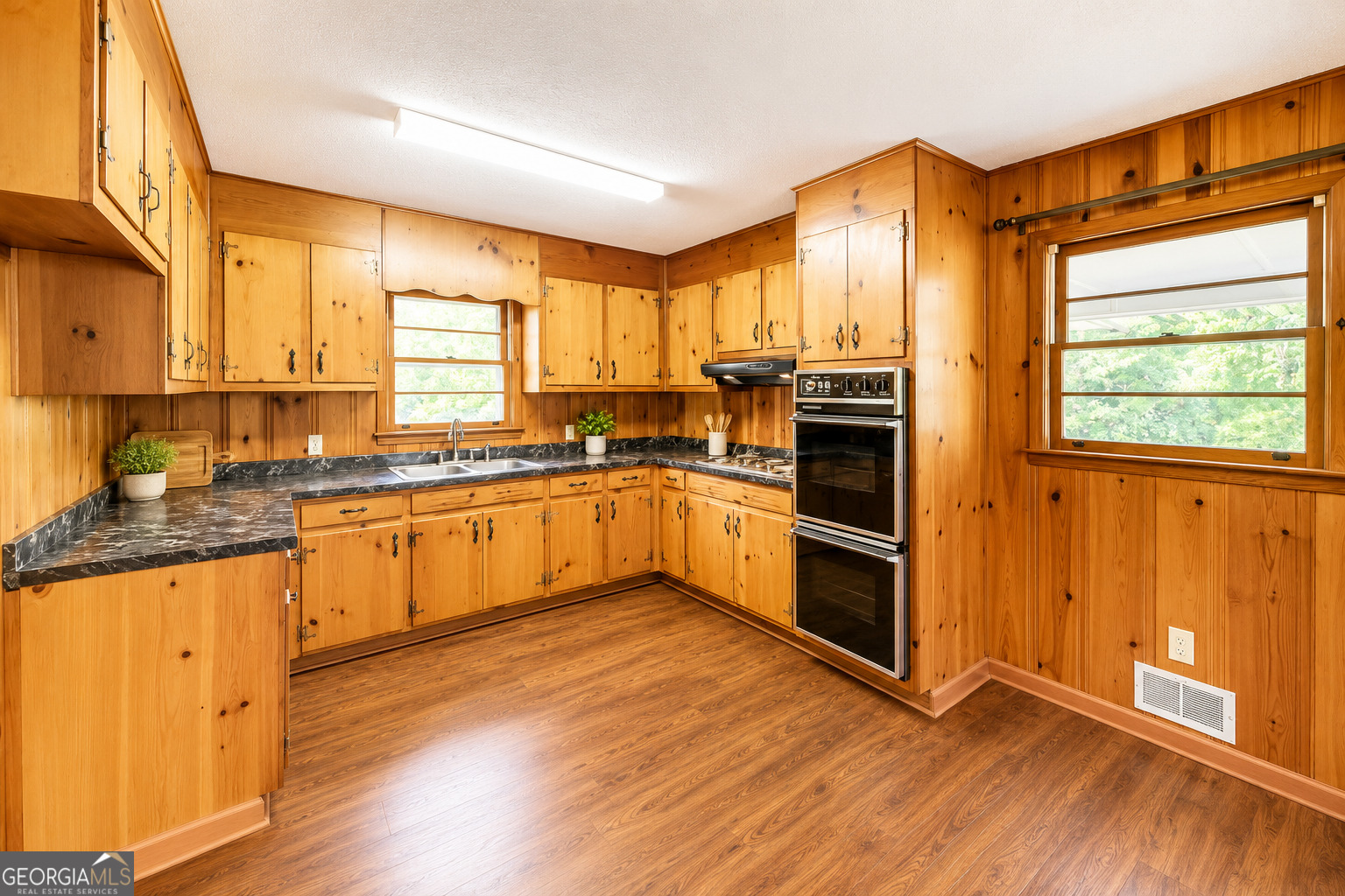 586 Collins Road Property Photo 2