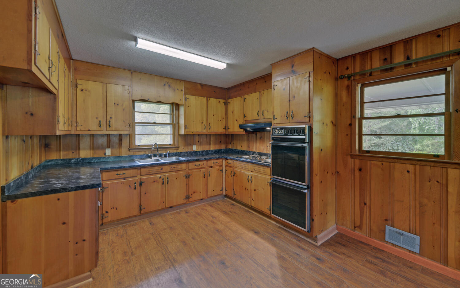 586 Collins Road Property Photo 7