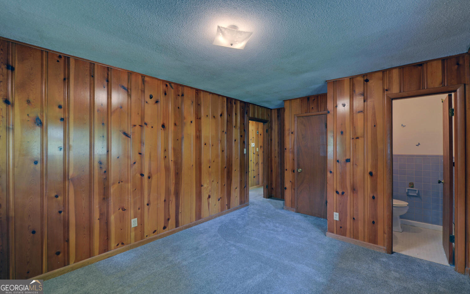 586 Collins Road Property Photo 11