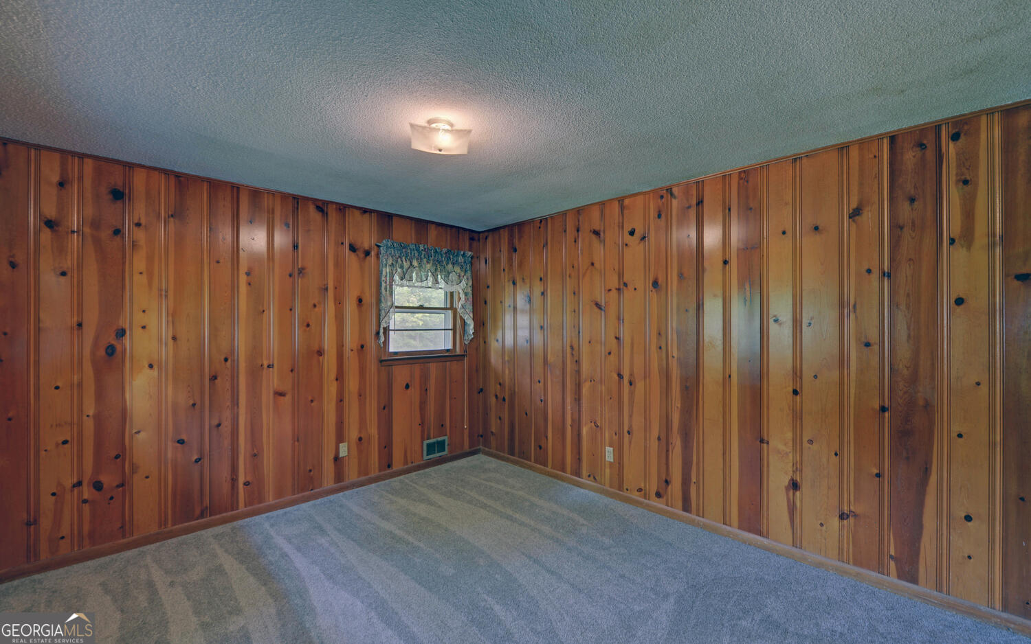 586 Collins Road Property Photo 12