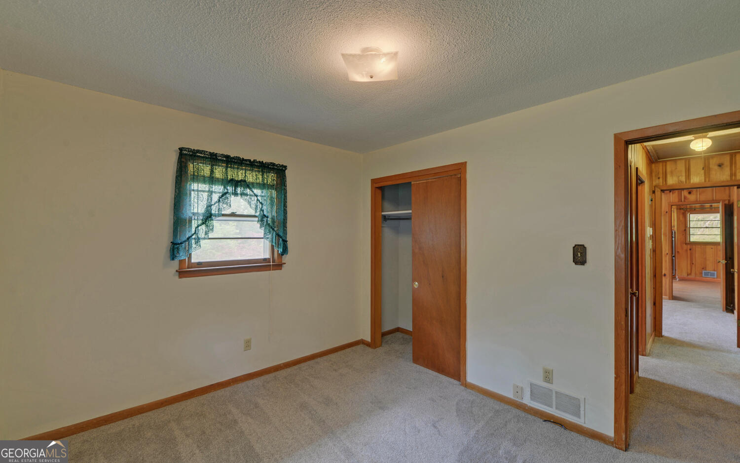 586 Collins Road Property Photo 16