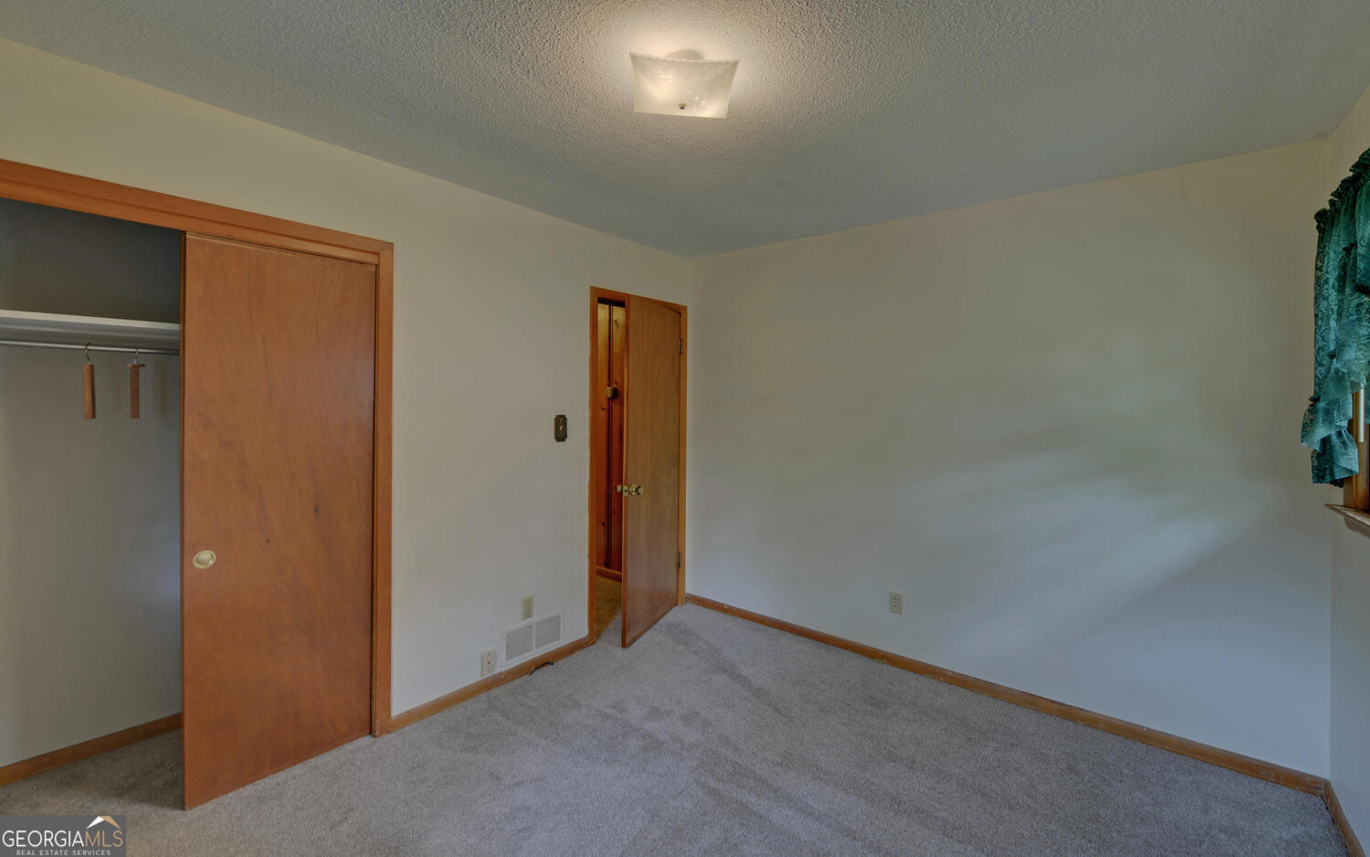 586 Collins Road Property Photo 17