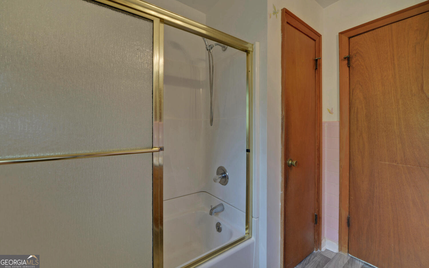 586 Collins Road Property Photo 20