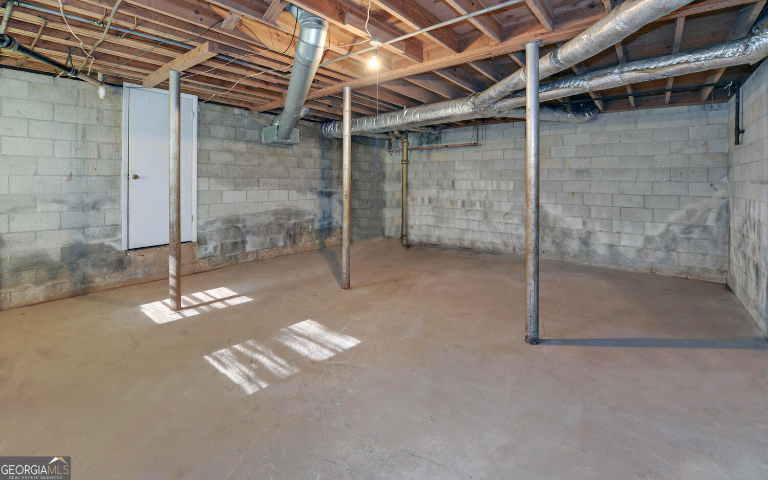 586 Collins Road Property Photo 26