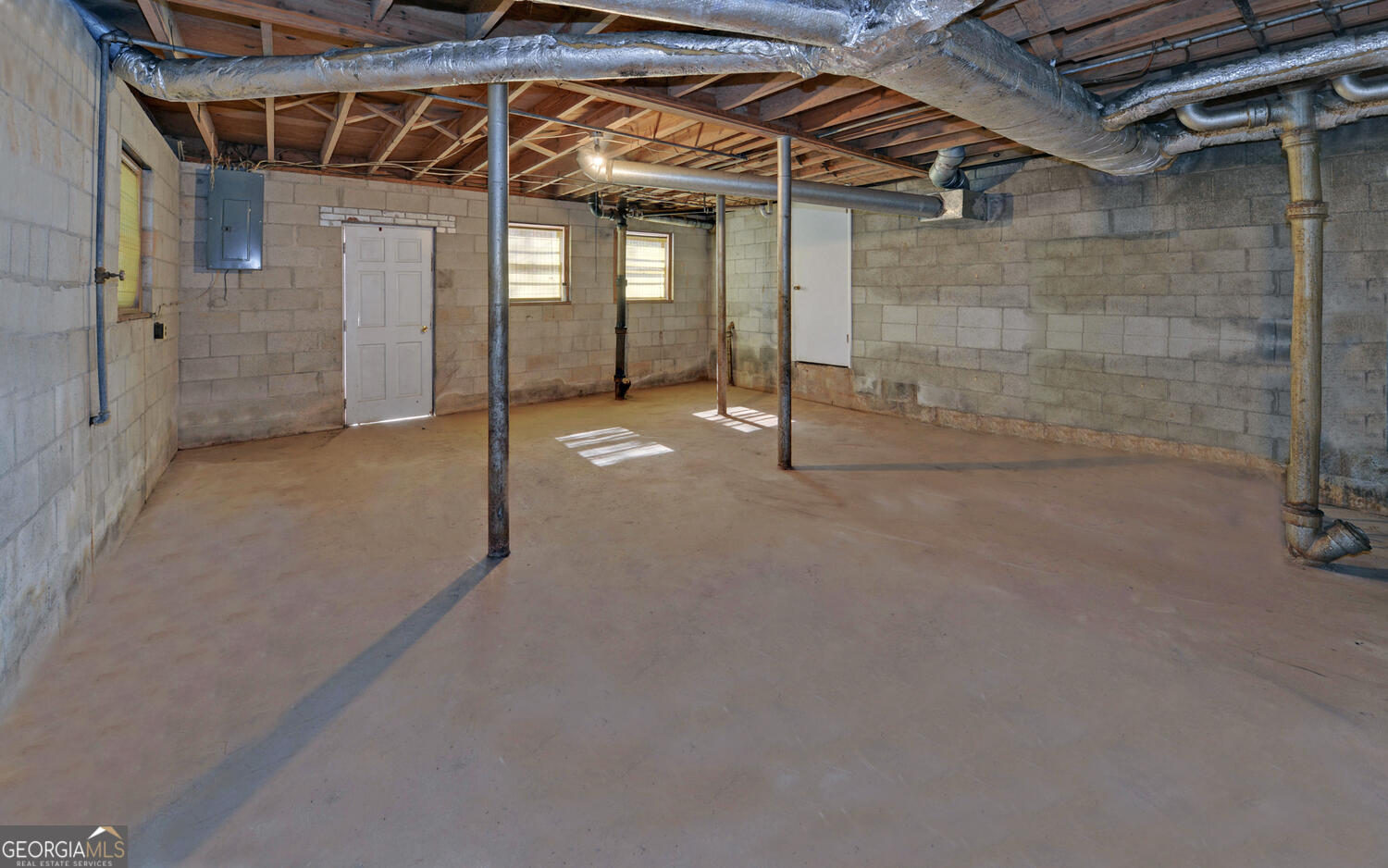 586 Collins Road Property Photo 27