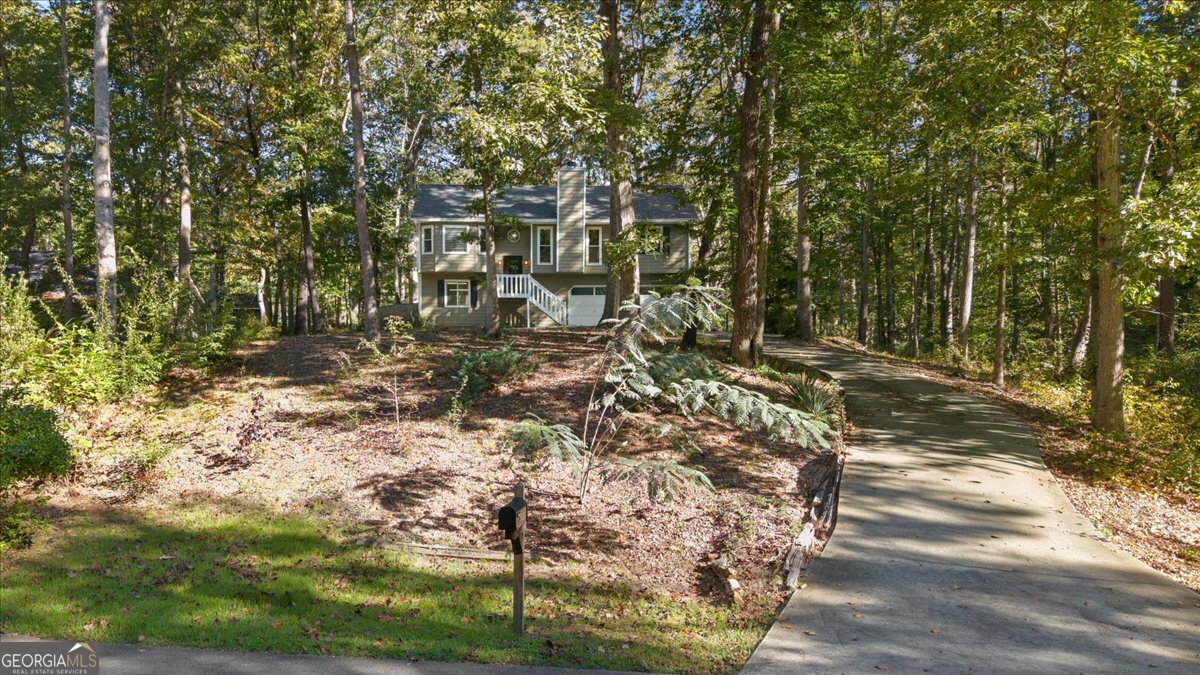 1528 Oakleaf Drive Property Photo 2