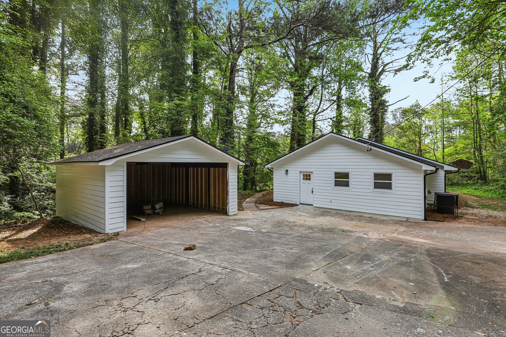 418 Honeysuckle Lane Property Photo 2