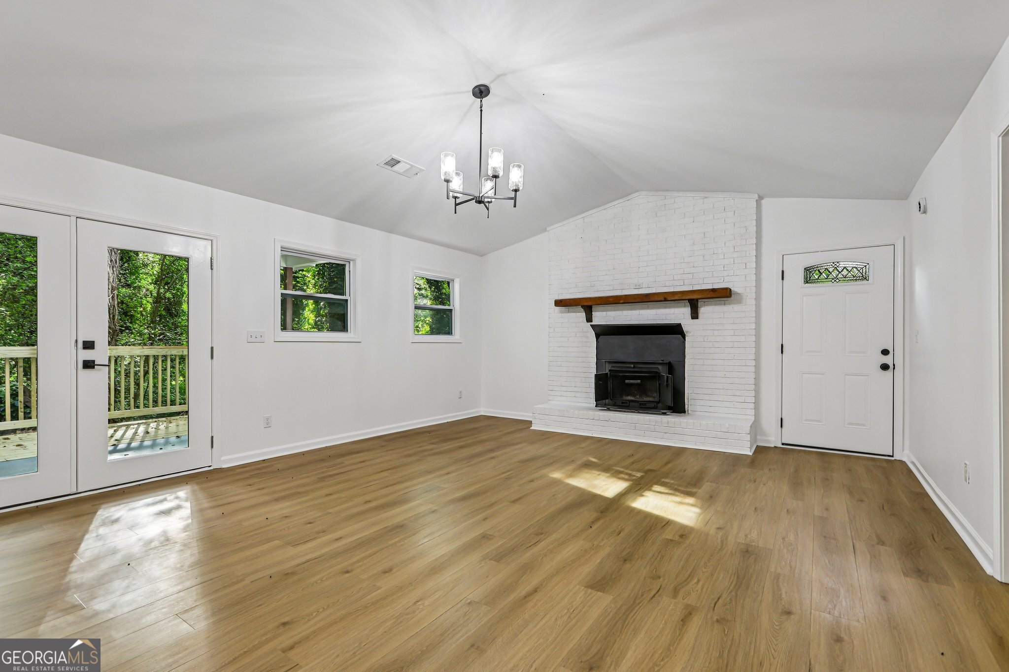 418 Honeysuckle Lane Property Photo 3