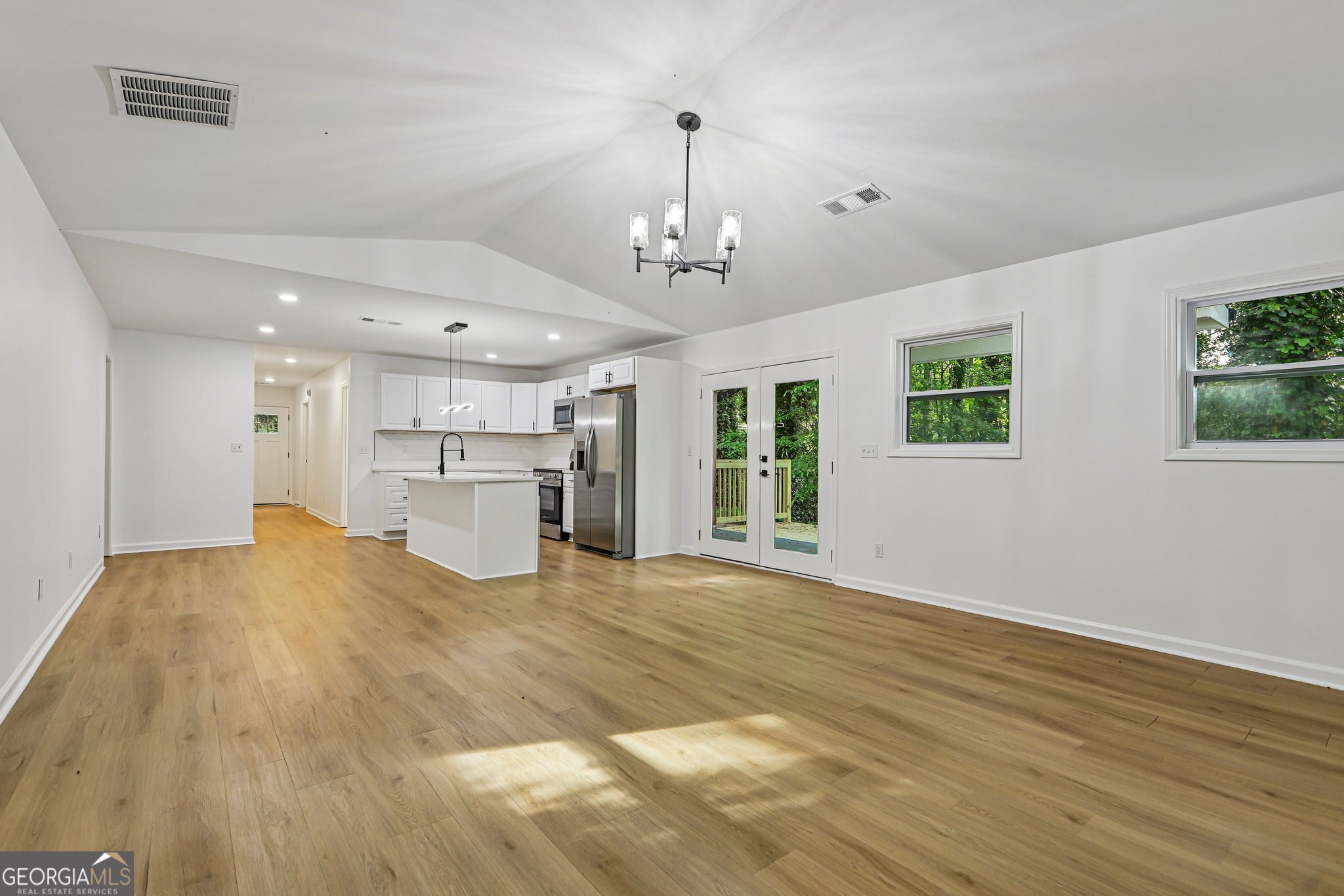 418 Honeysuckle Lane Property Photo 4