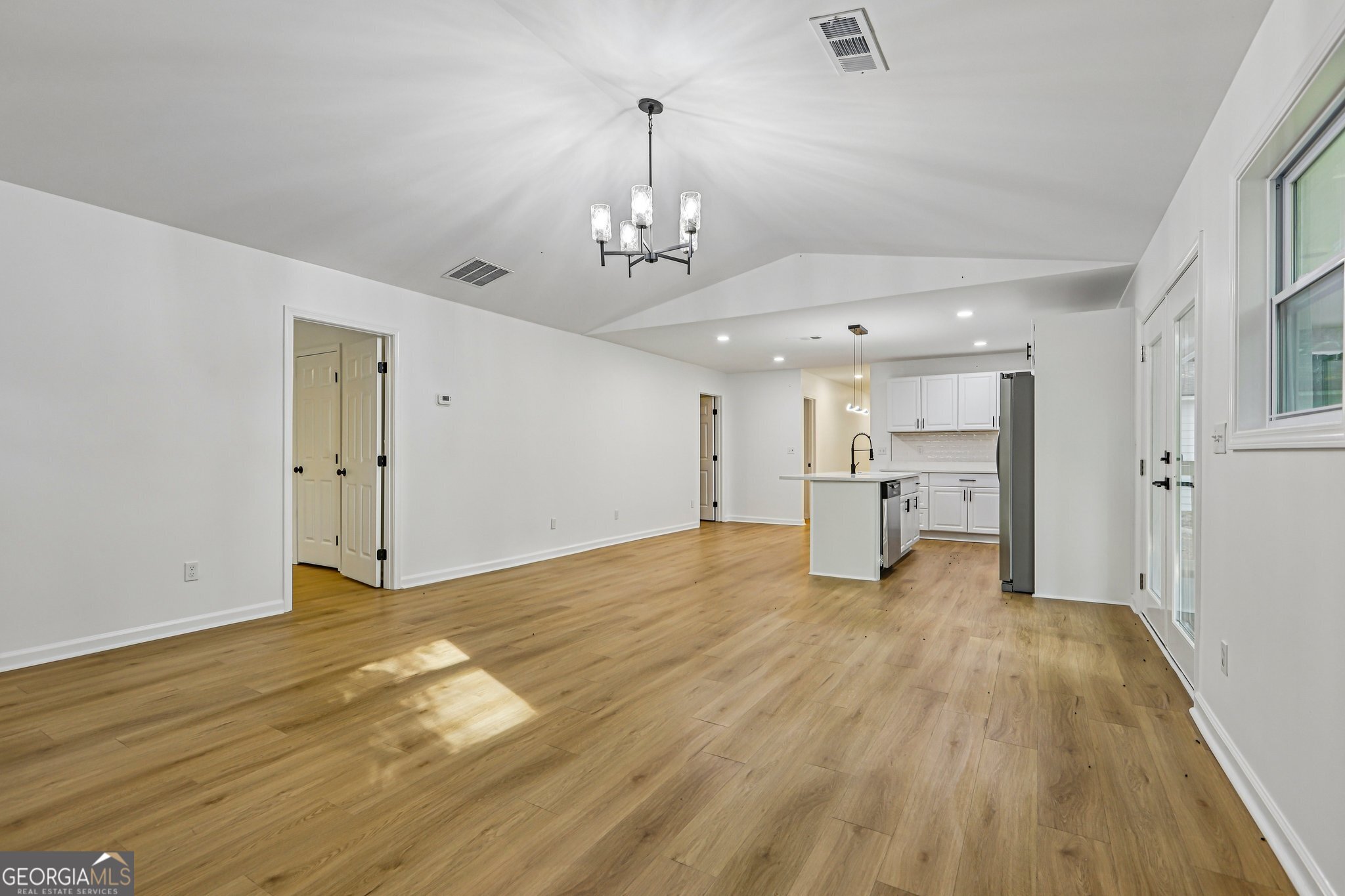 418 Honeysuckle Lane Property Photo 5