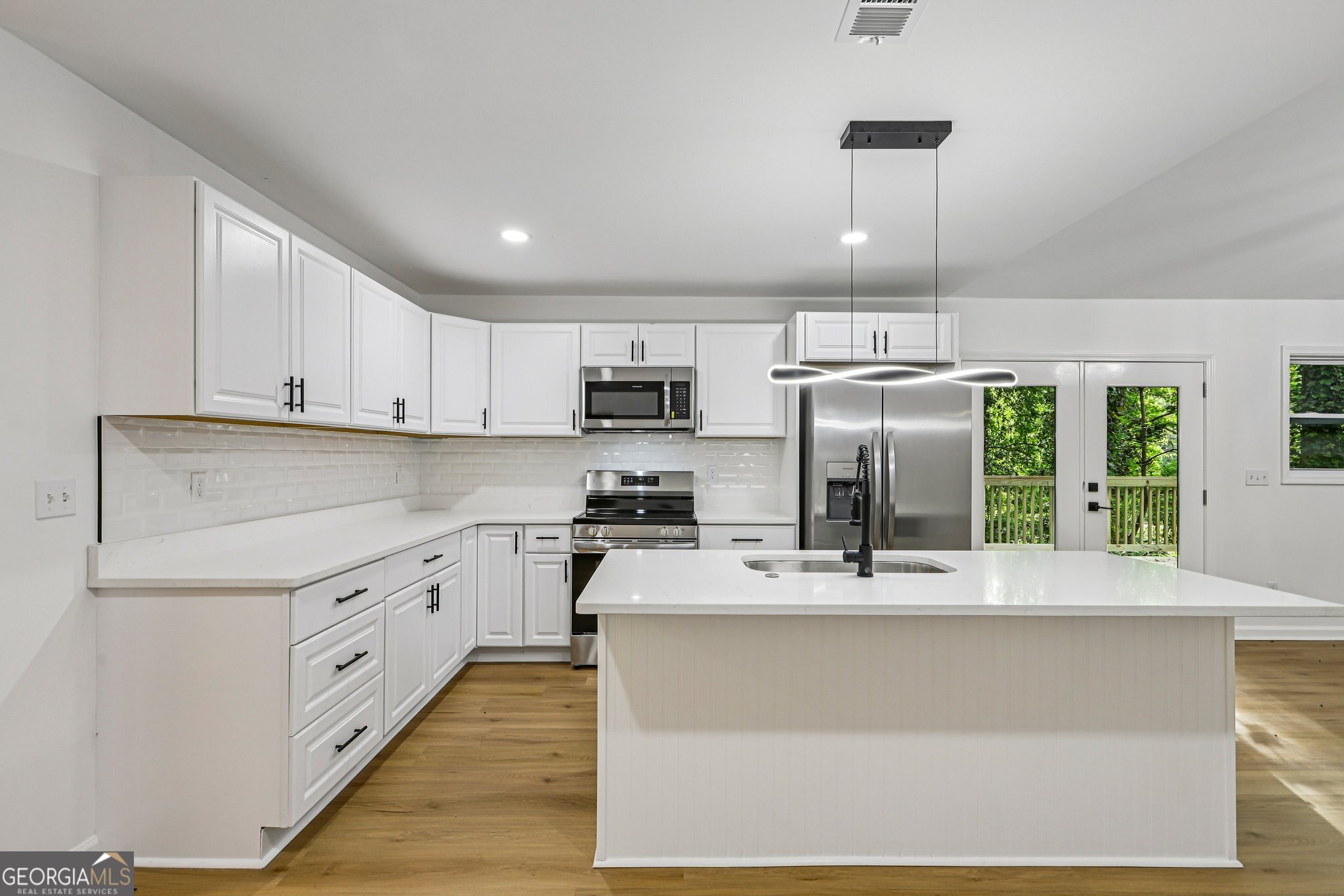 418 Honeysuckle Lane Property Photo 6