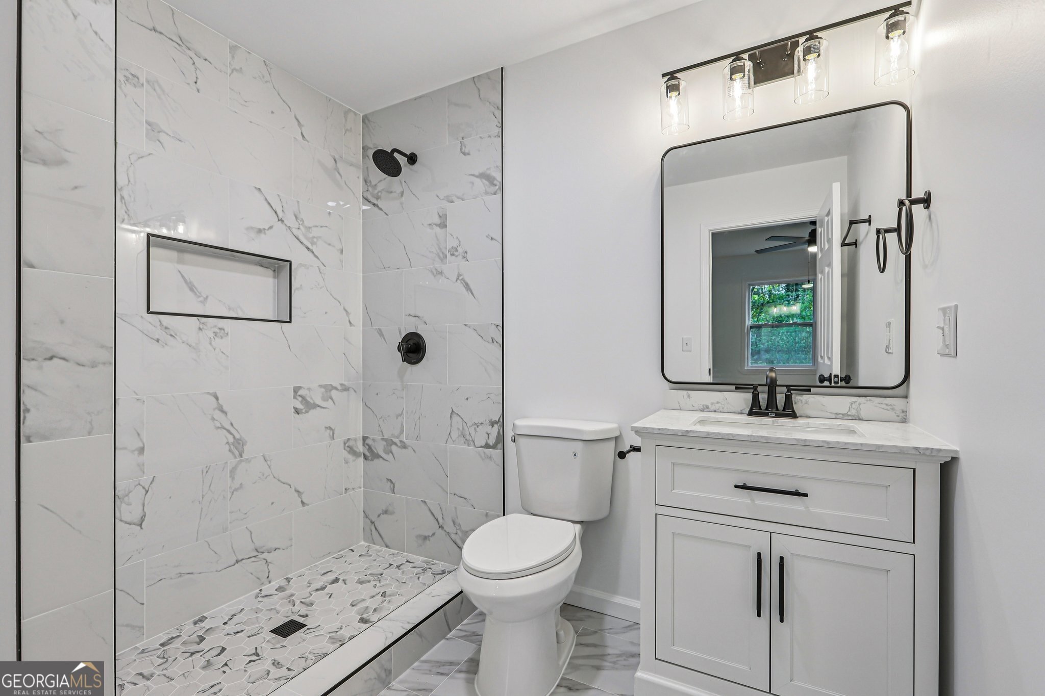 418 Honeysuckle Lane Property Photo 12