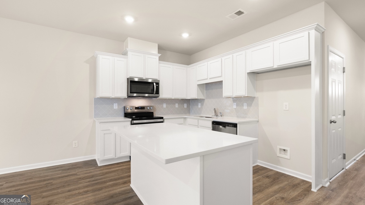 214 Kenmore Circle Property Photo 8