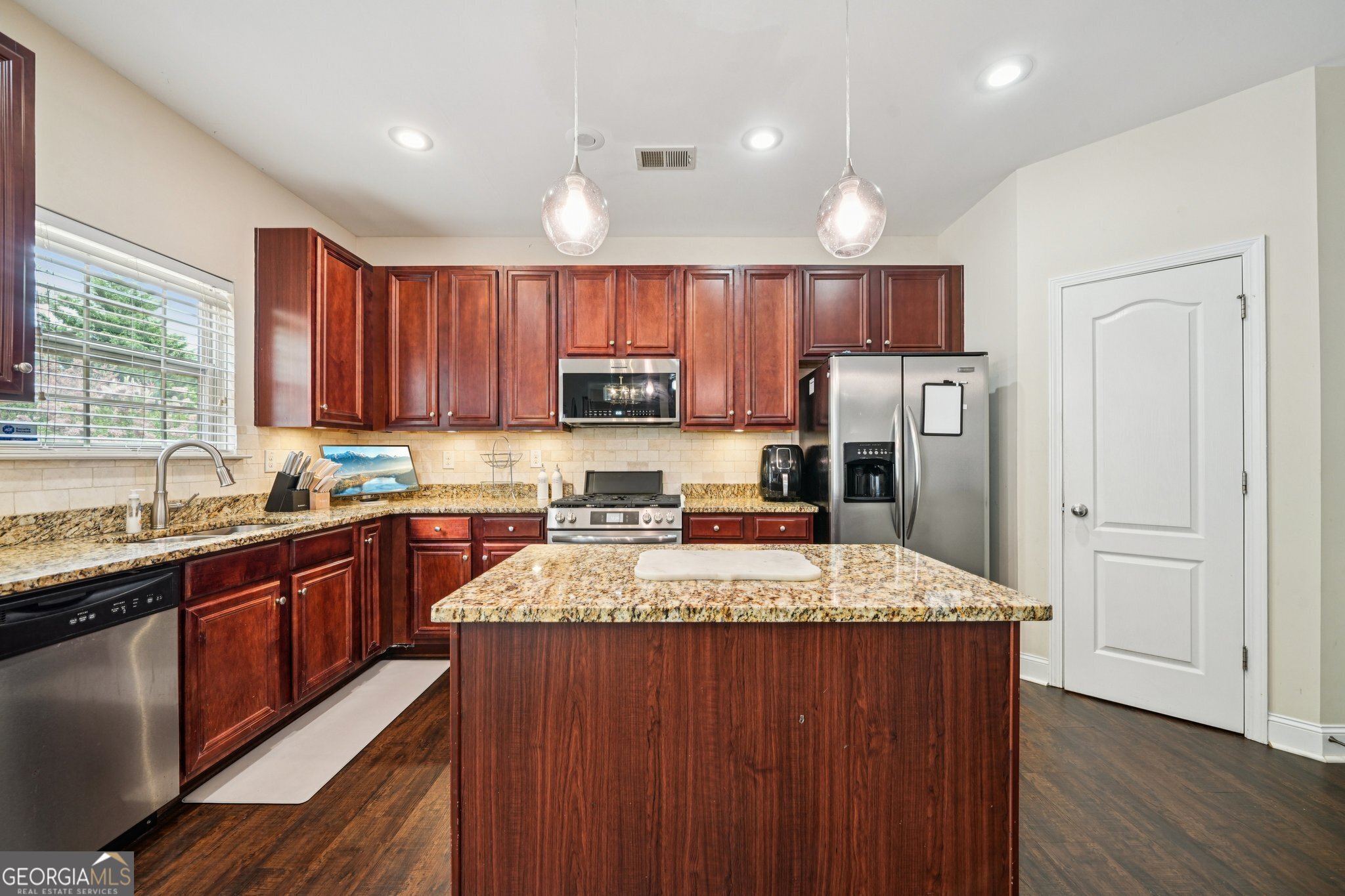 370 Windsor Way Property Photo 15