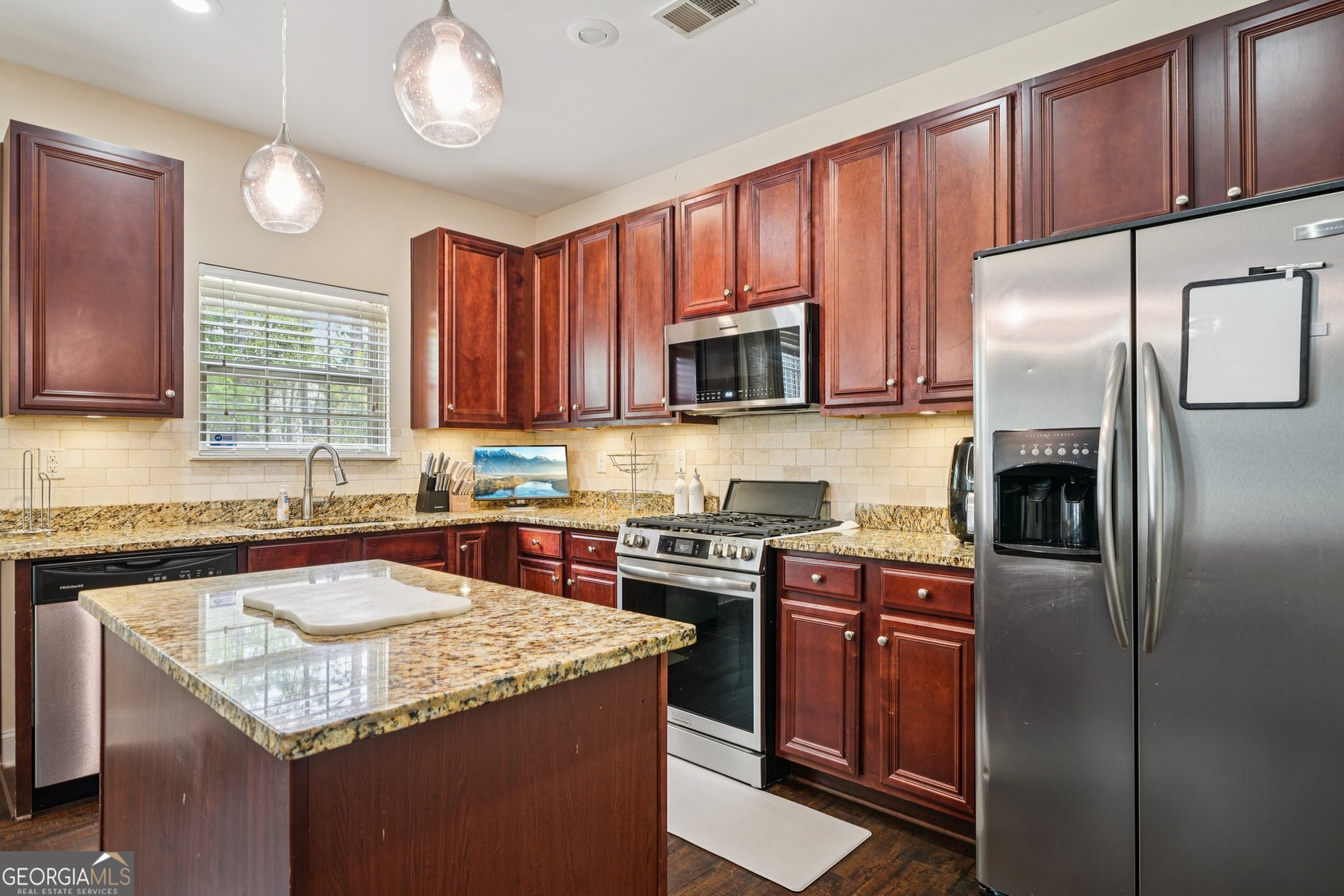 370 Windsor Way Property Photo 16