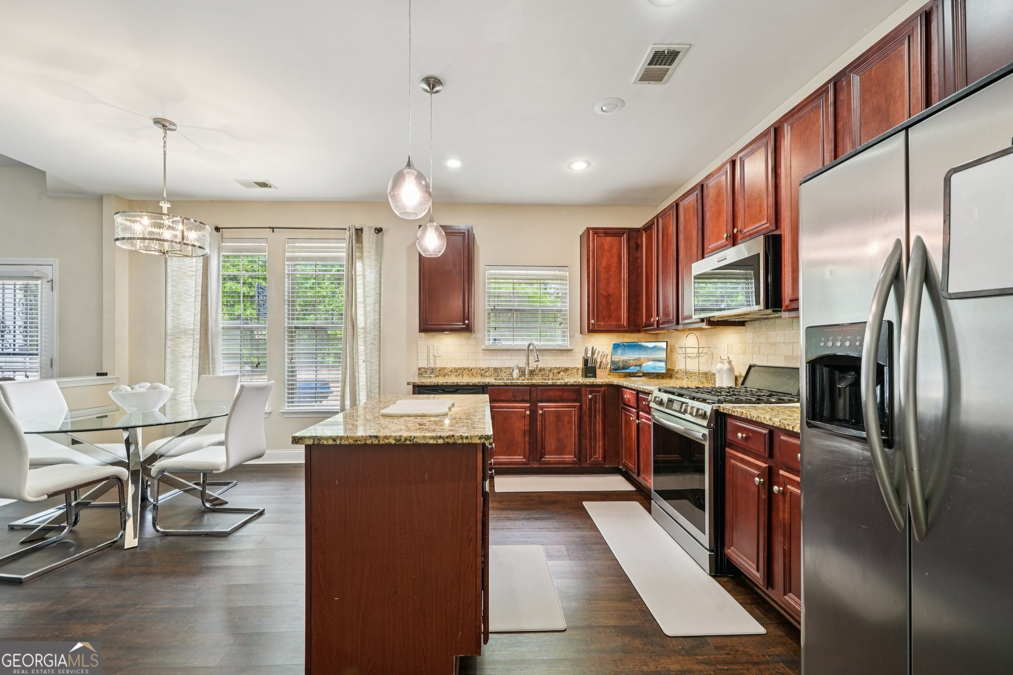 370 Windsor Way Property Photo 17