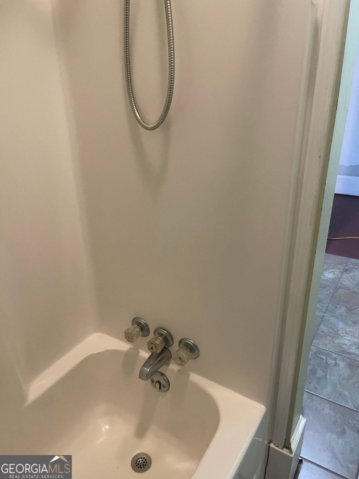 5205 23rd Boulevard Property Photo 8