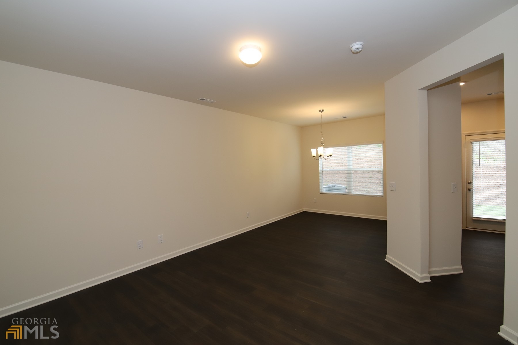 85 Chastain Circle Property Photo 3