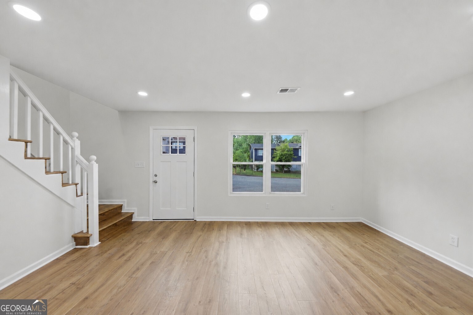 2050 Lenoa Lane Property Photo 4
