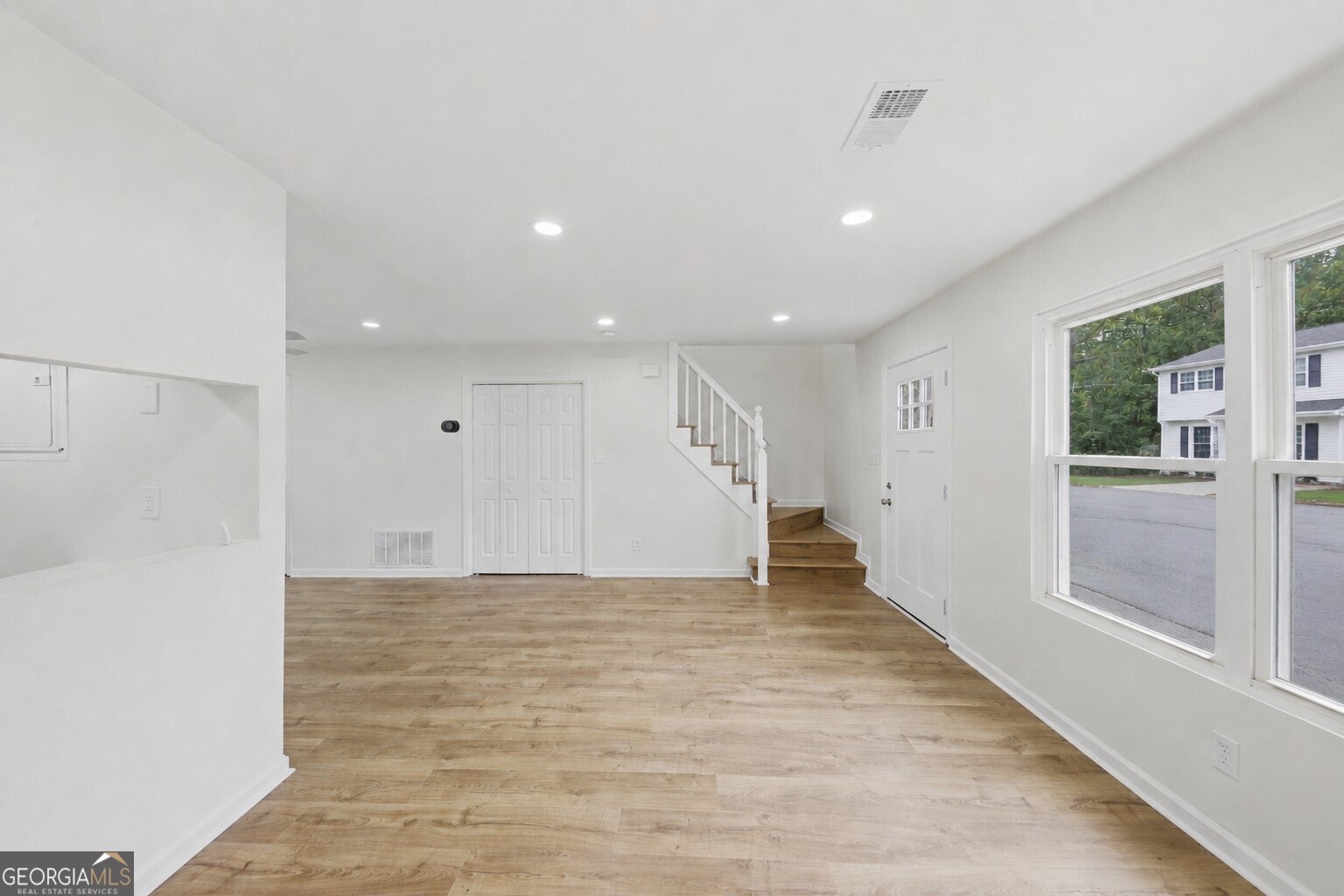 2050 Lenoa Lane Property Photo 6