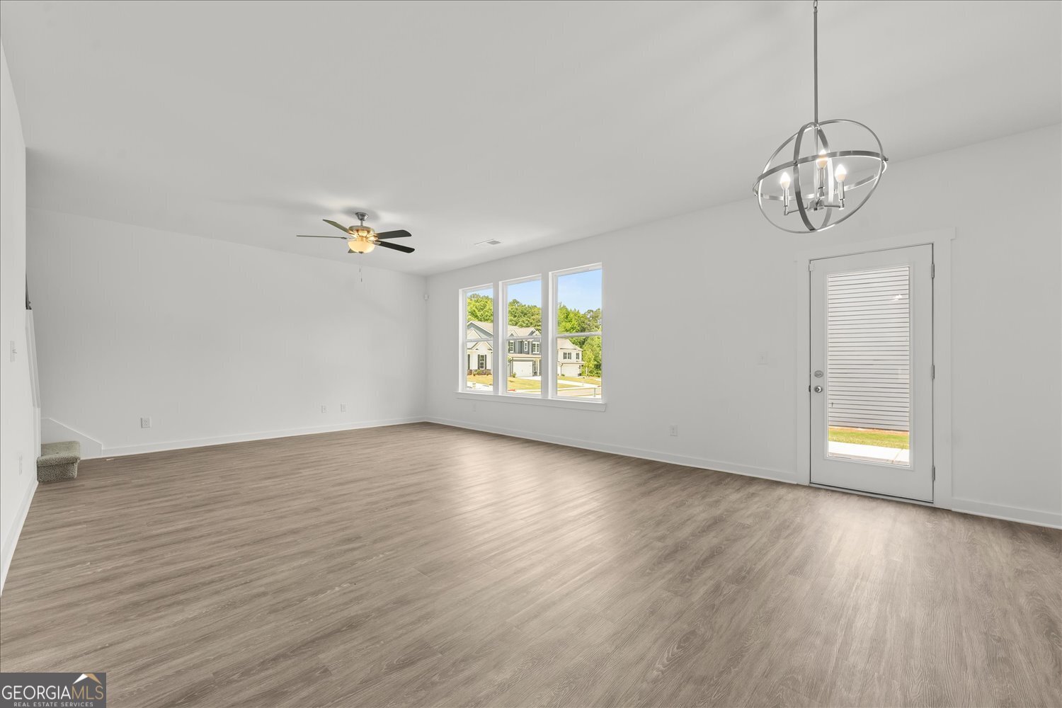 534 Lillian Way Property Photo 11