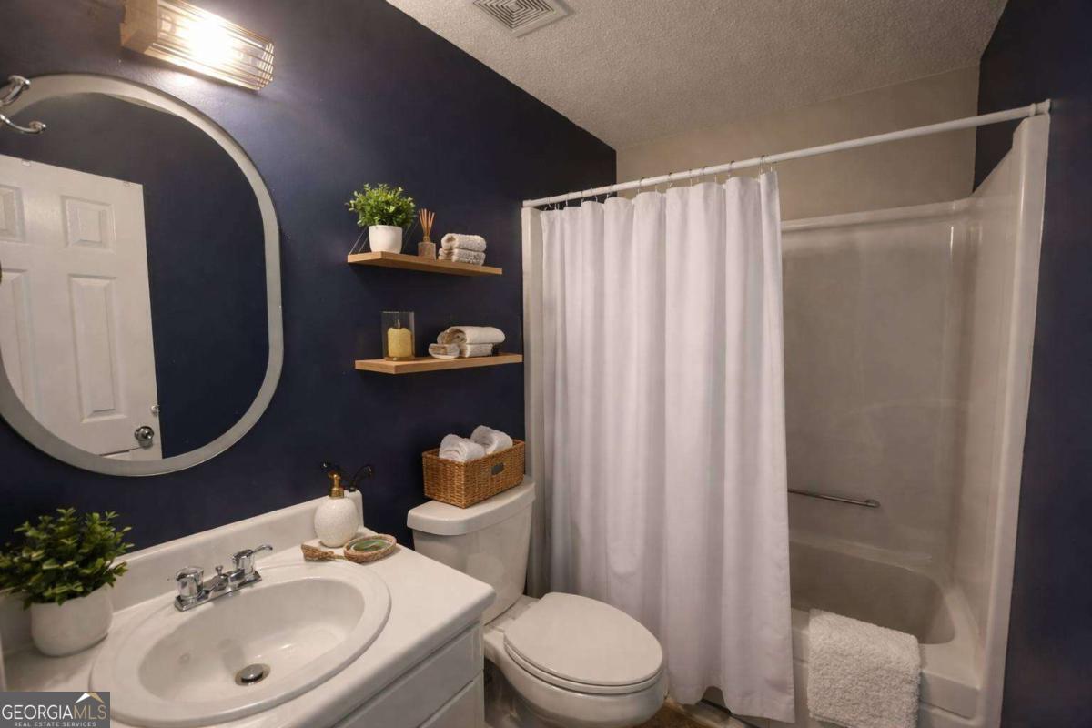 621 Hillandale Park Drive Property Photo 6