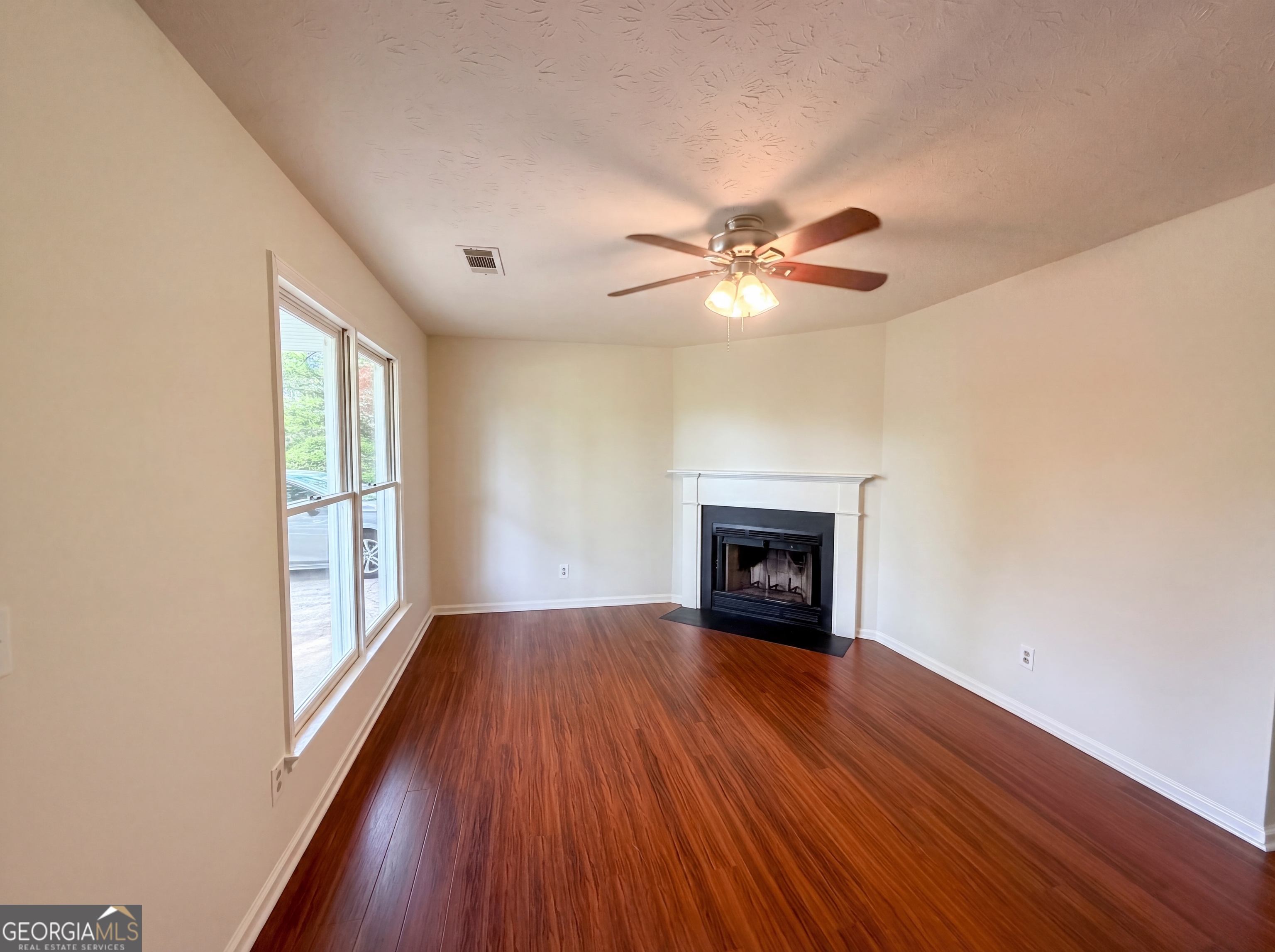 1514 Willow Gate Way Property Photo 3