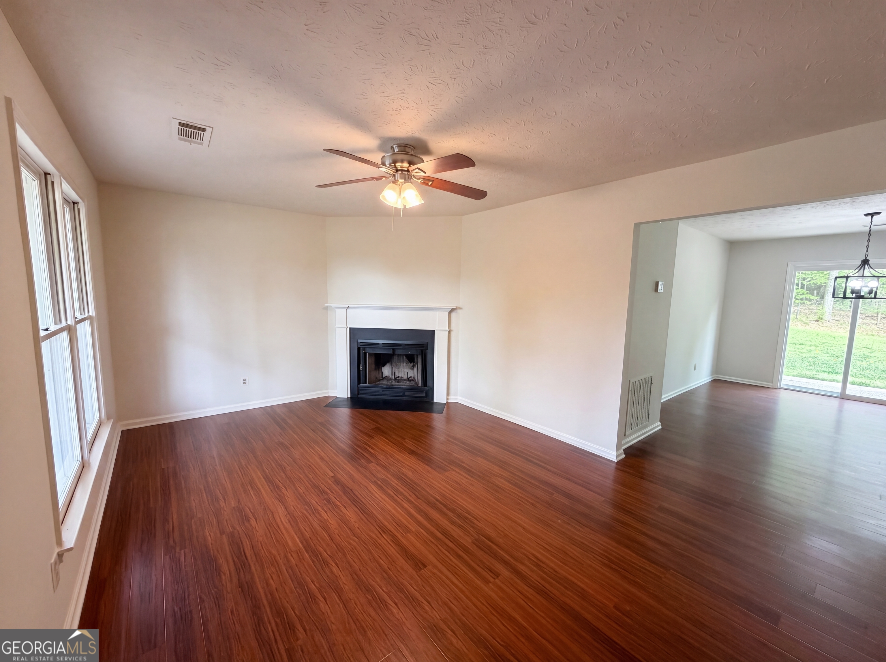 1514 Willow Gate Way Property Photo 8