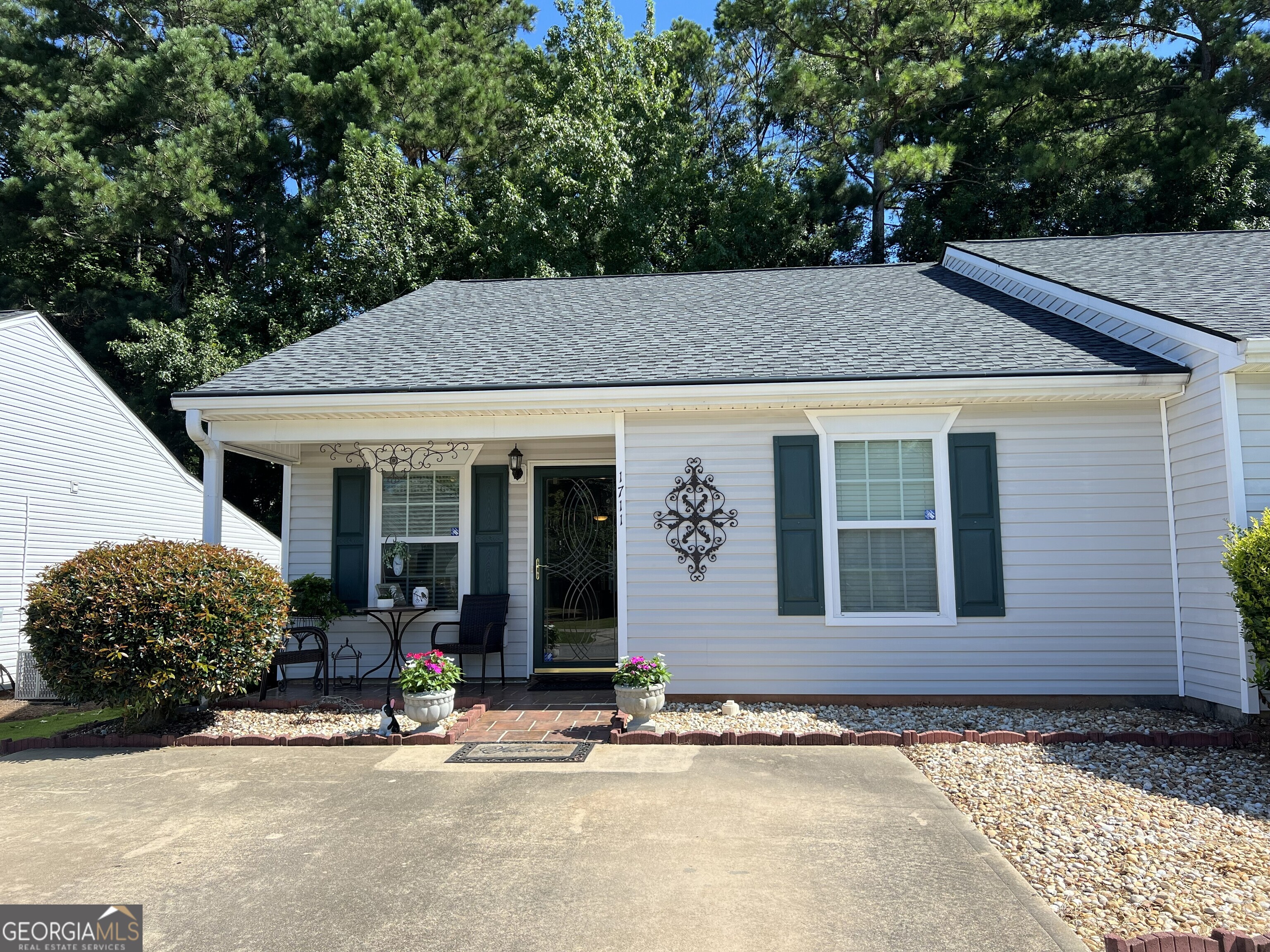 1711 Summerwoods Lane Property Photo 1