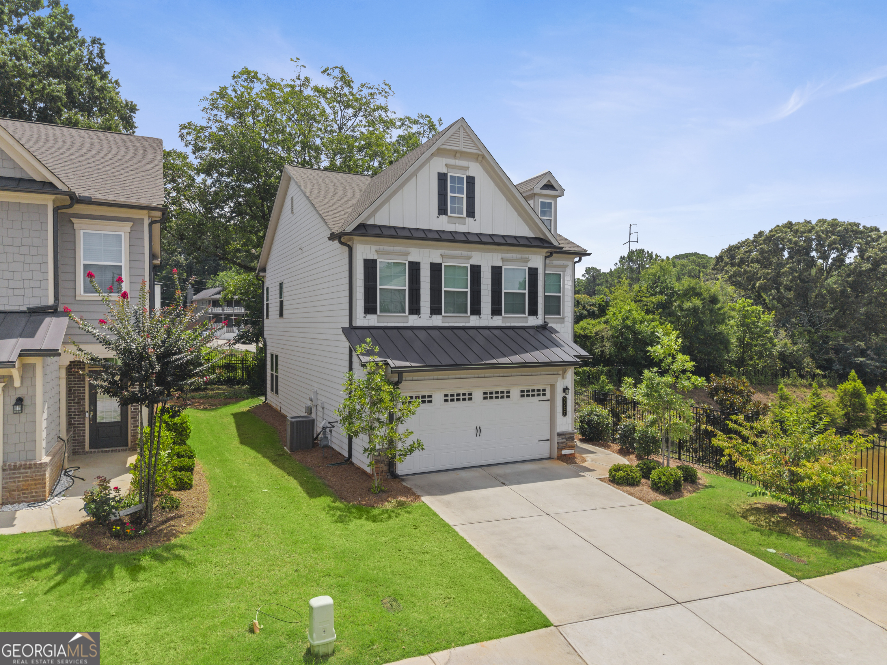 3327 Park Pointe Circle Property Photo 1