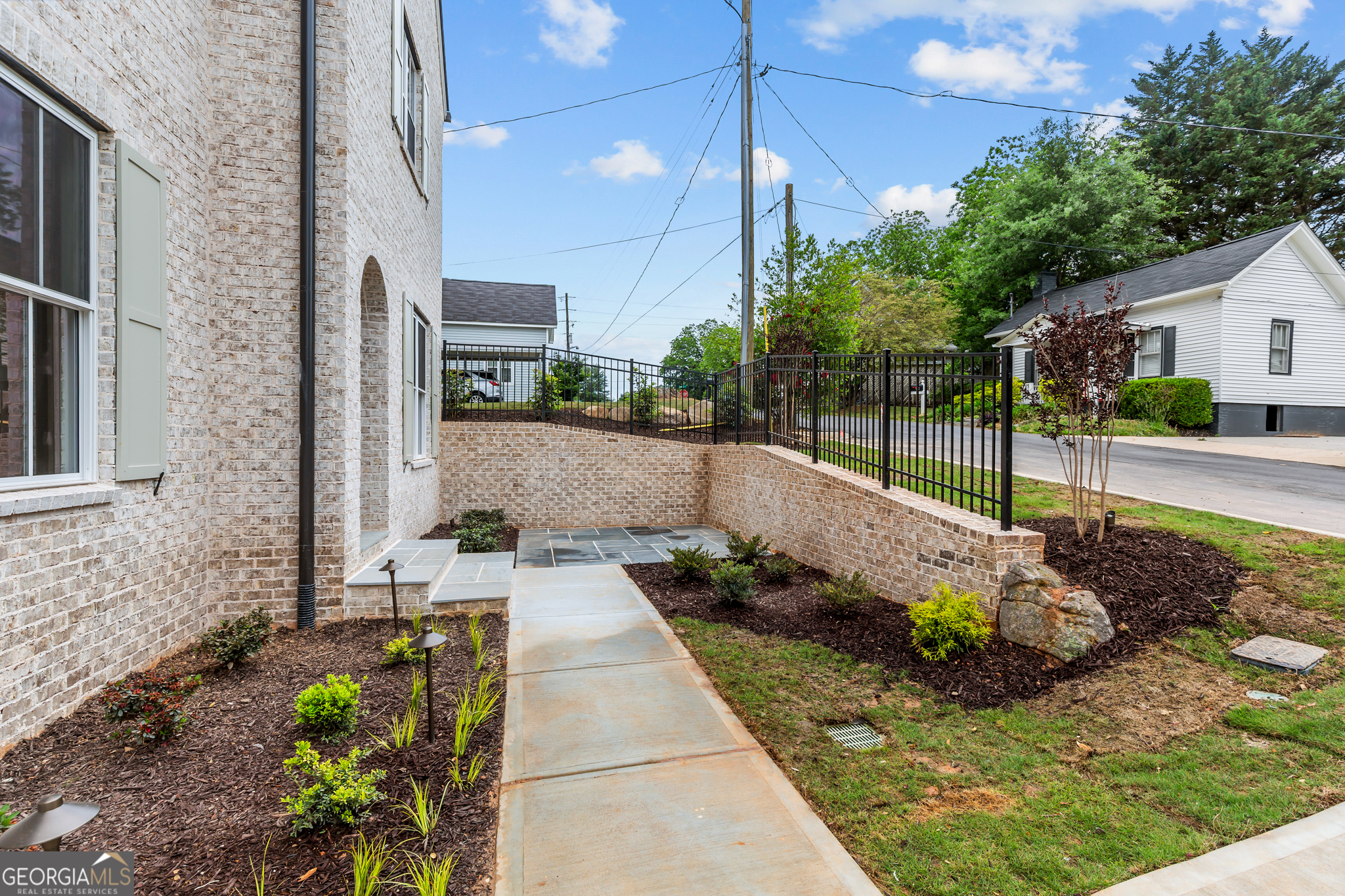 29 E Park Street Property Photo 4