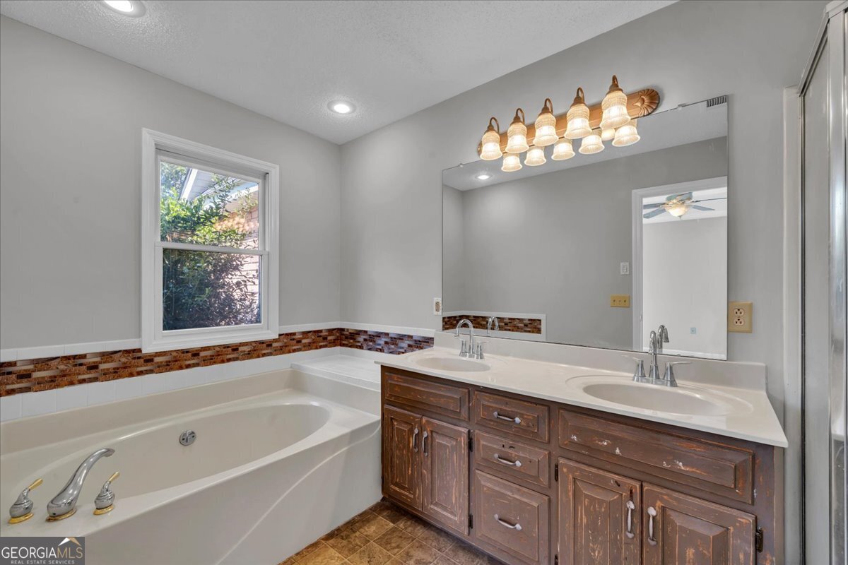 420 James Street Property Photo 23