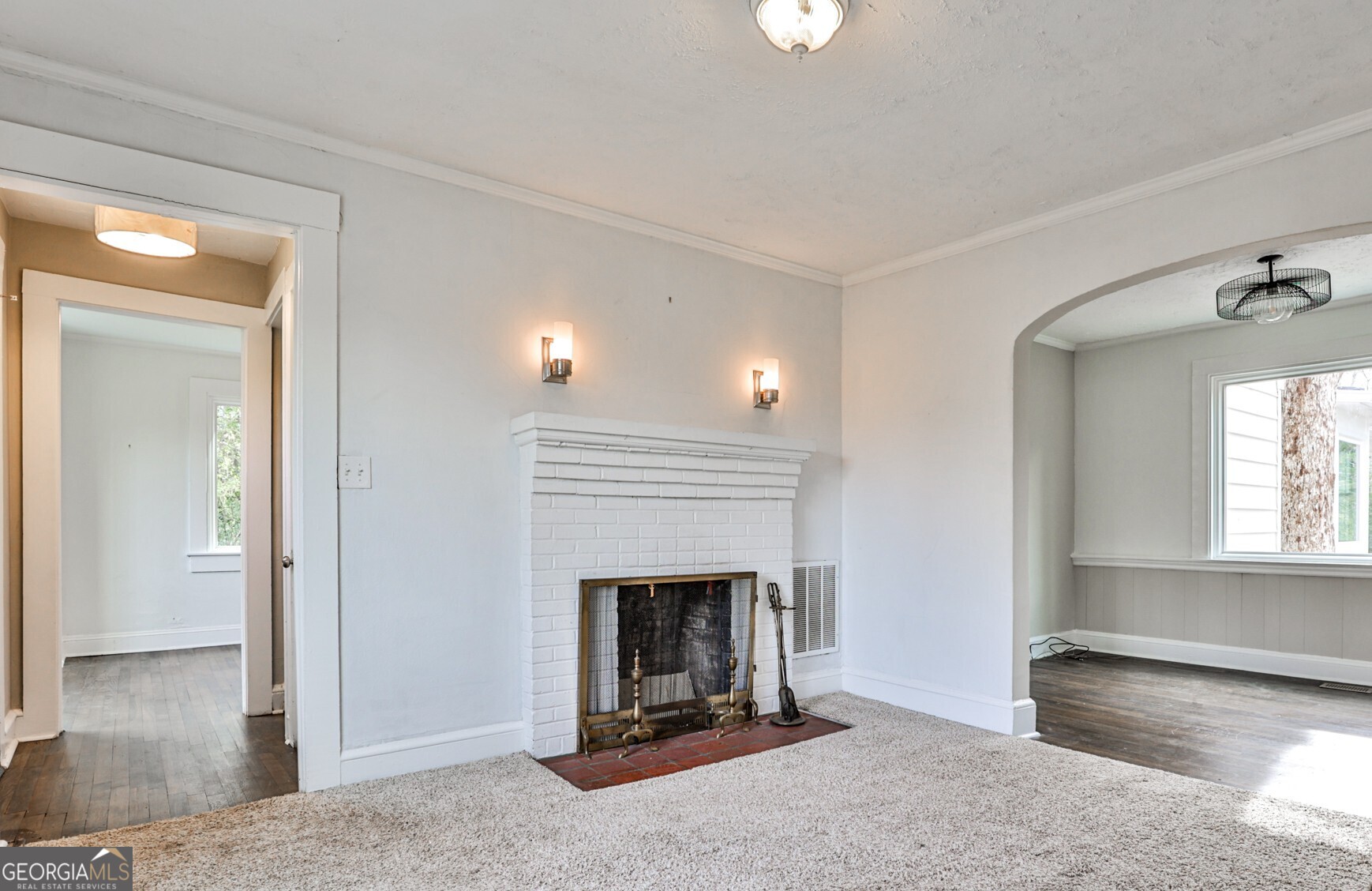 3537 W Hill Street Property Photo 2
