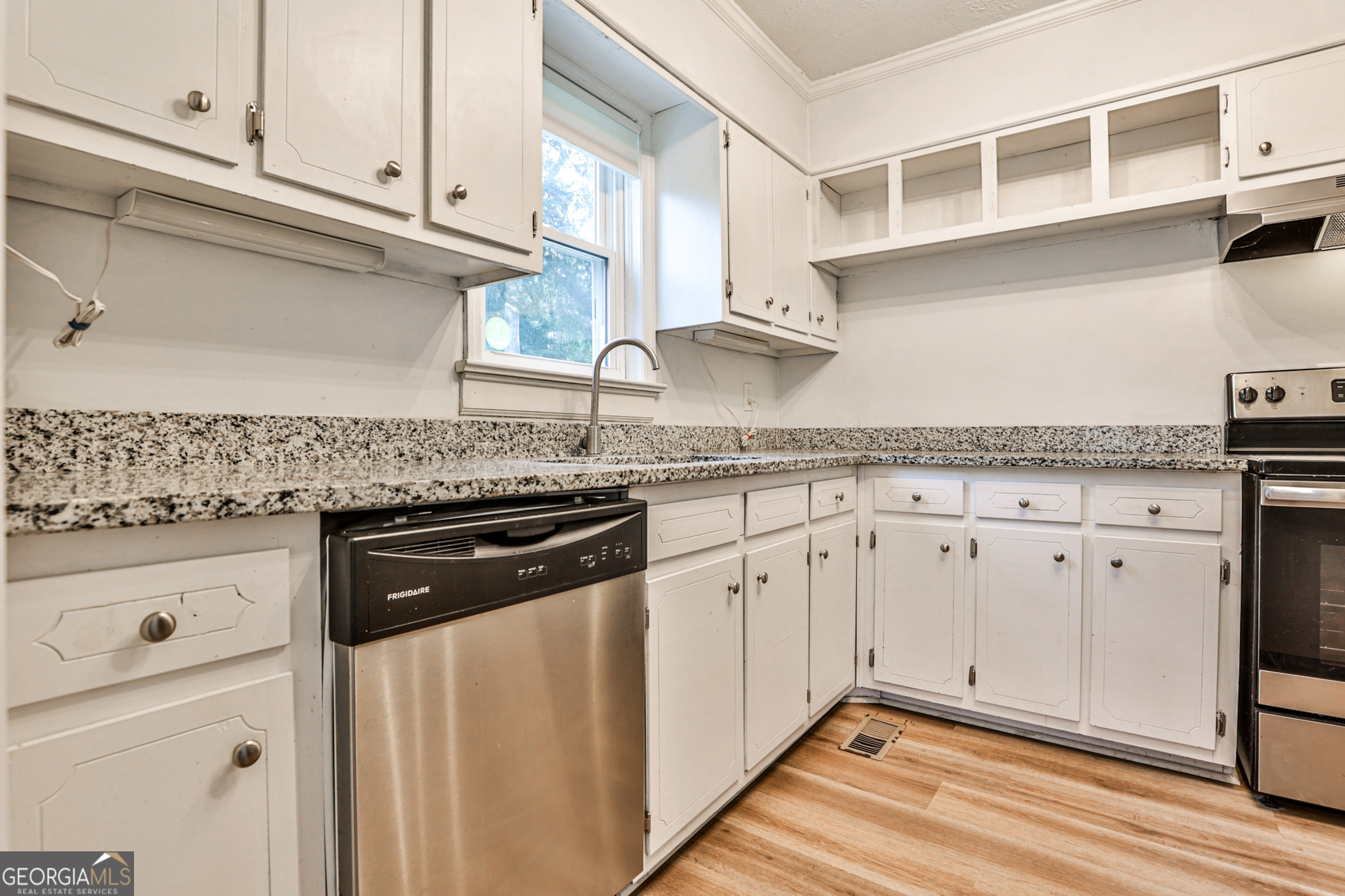 3537 W Hill Street Property Photo 5
