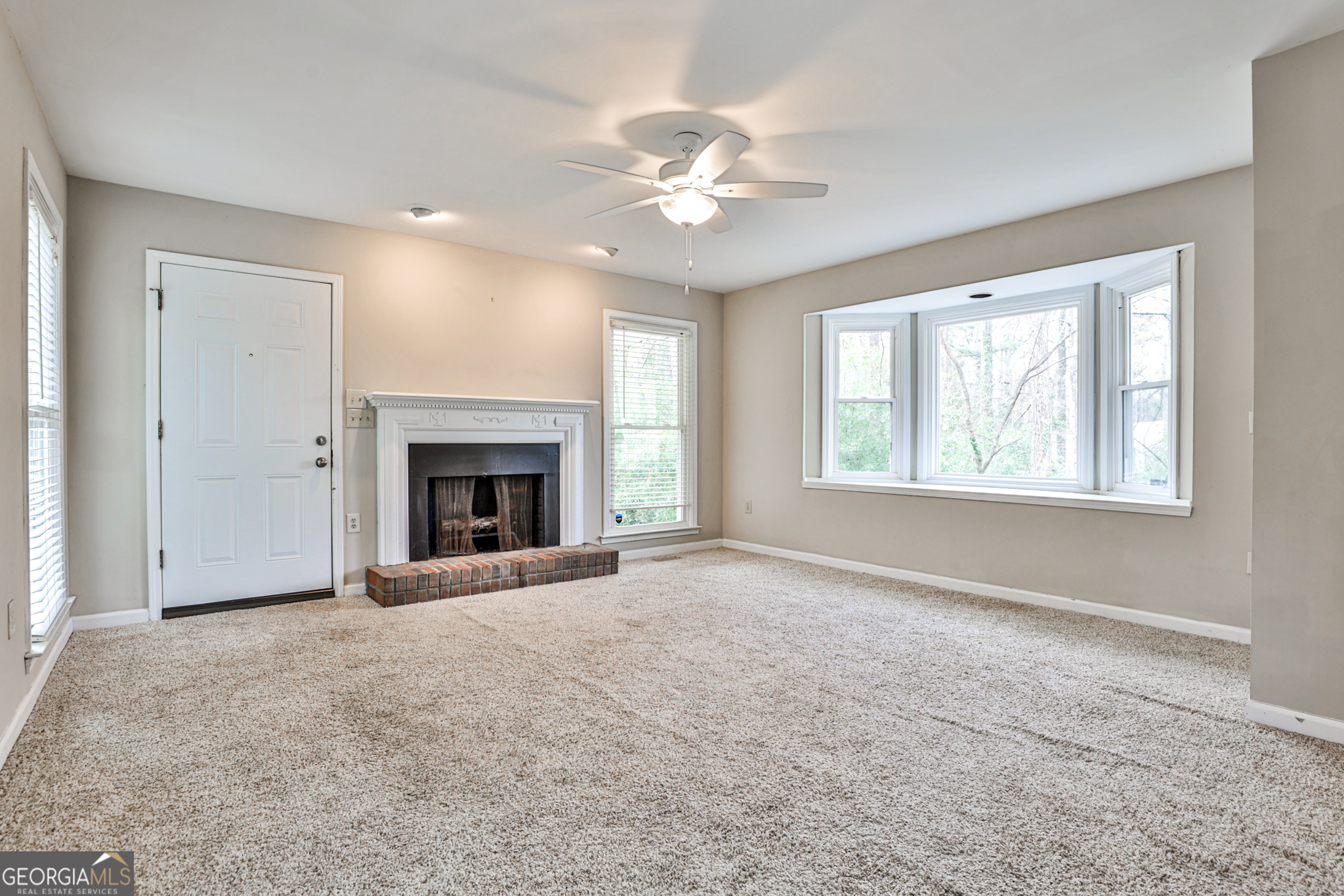 3537 W Hill Street Property Photo 8